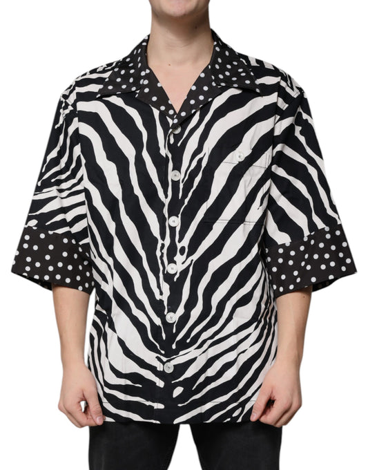 Schwarz-weißes Oversize-Hemd mit Zebra-Knopfleiste