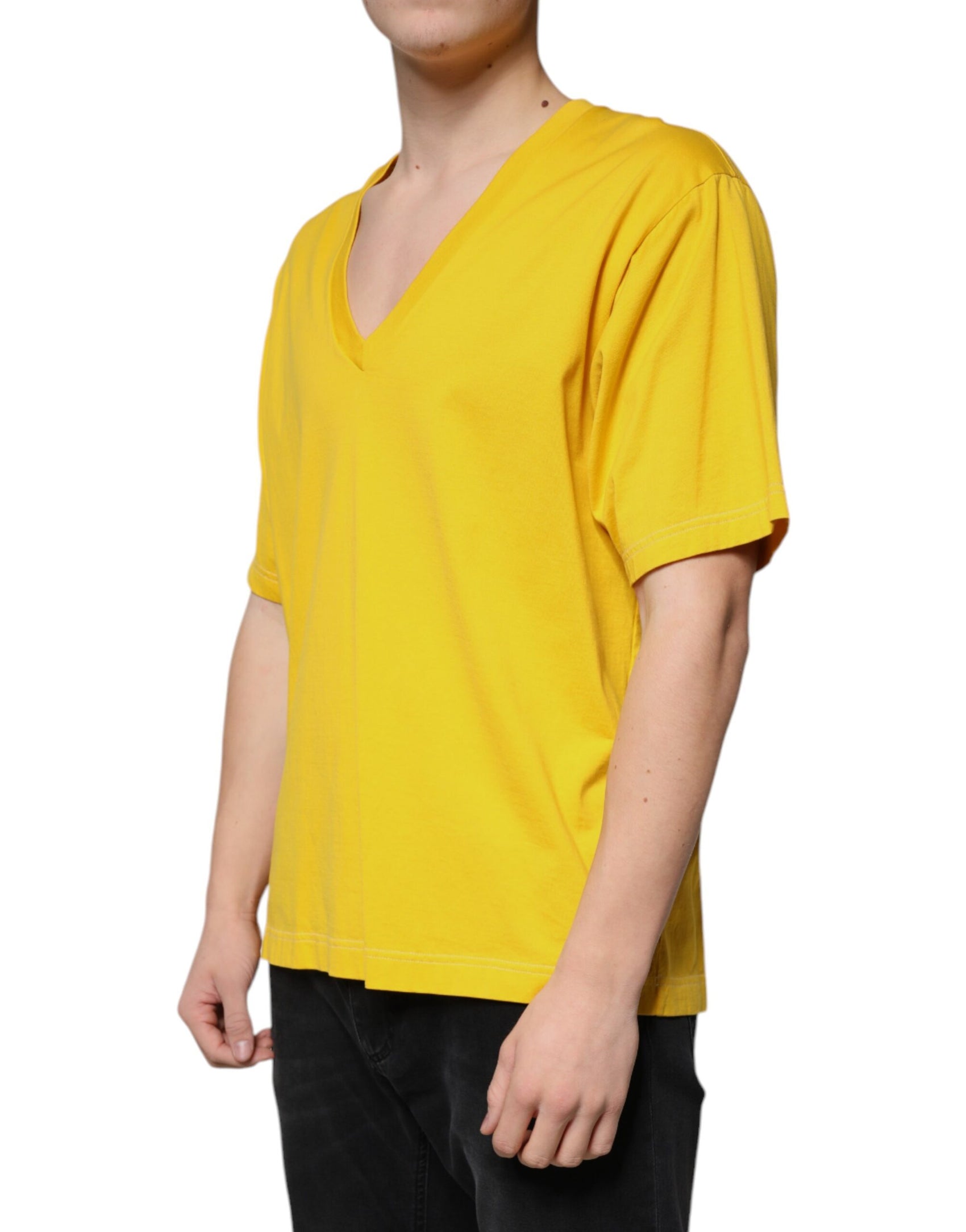 T-shirt gialla in cotone con scollo a V e maniche corte