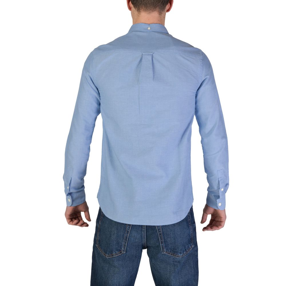 Blaues Baumwollhemd