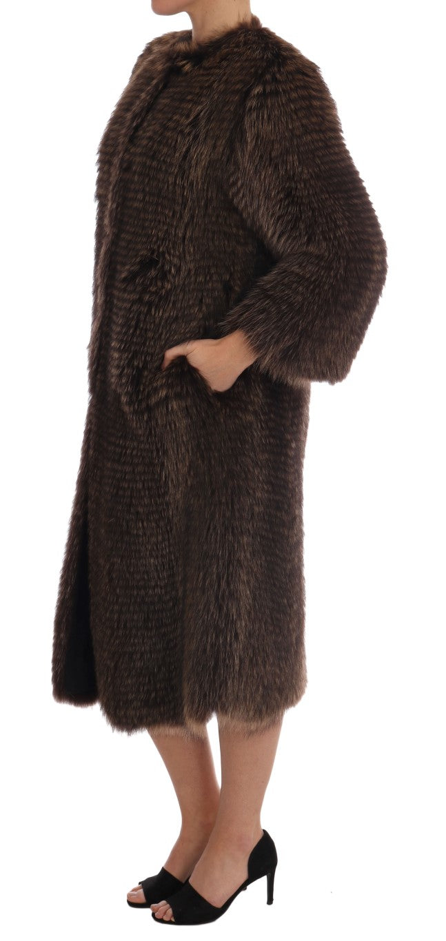 Elegante cappotto in pelliccia di procione marrone lungo fino al ginocchio