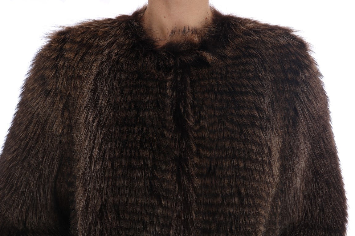 Elegante cappotto in pelliccia di procione marrone lungo fino al ginocchio