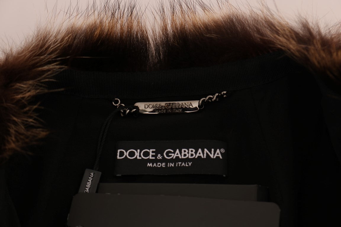 Elegante cappotto in pelliccia di procione marrone lungo fino al ginocchio