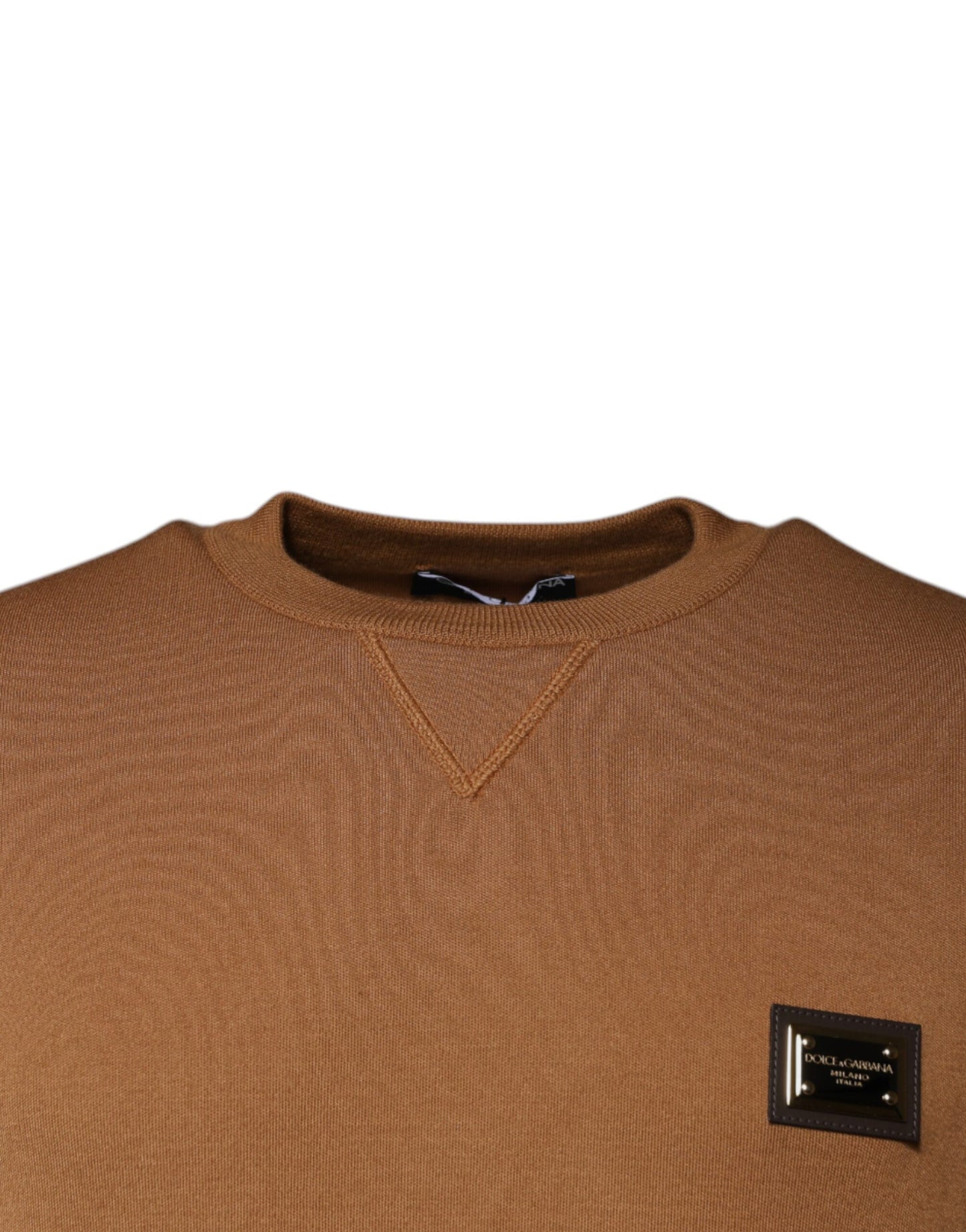 Brauner Pullover mit Rundhalsausschnitt und Logo-Plakette