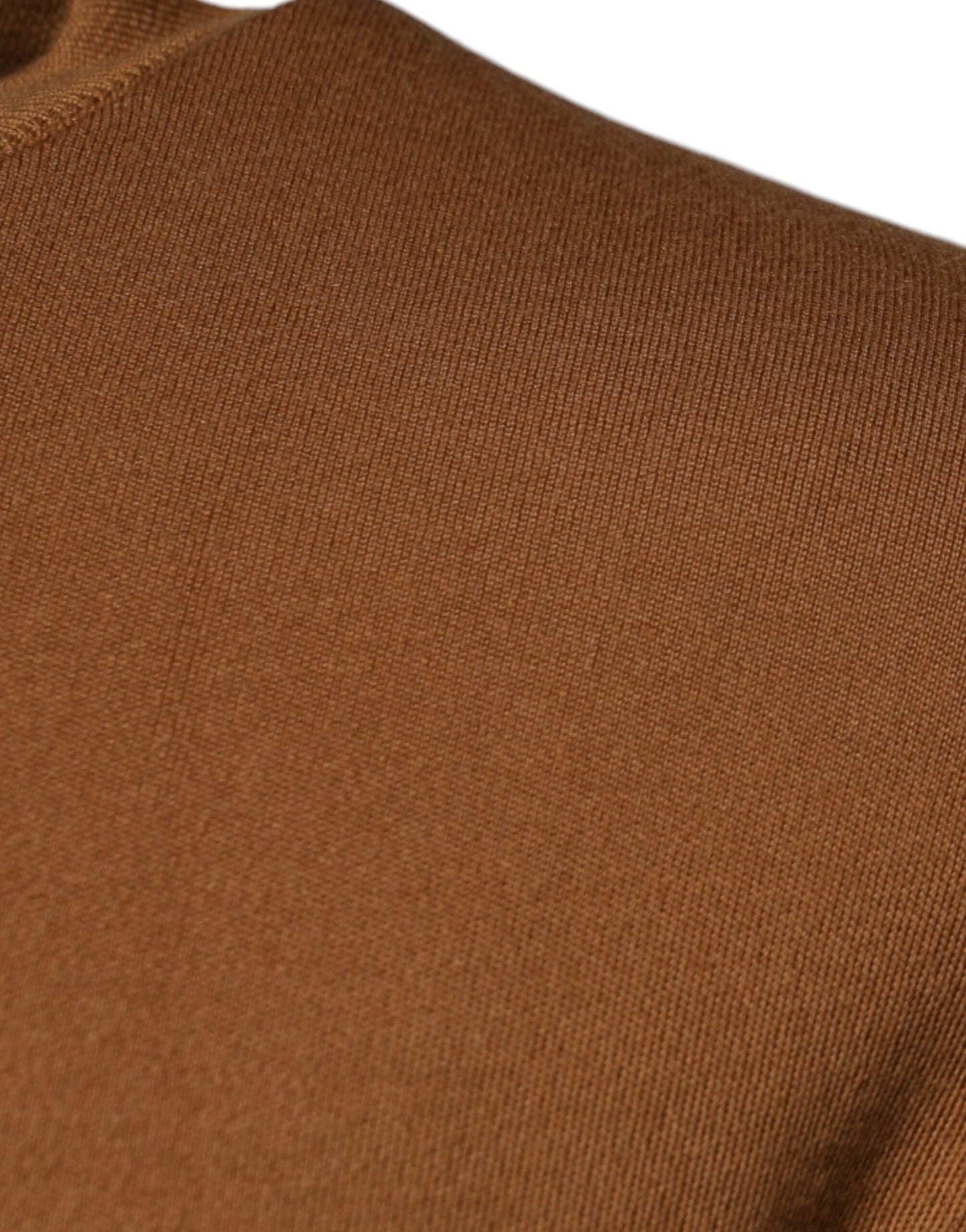 Brauner Pullover mit Rundhalsausschnitt und Logo-Plakette