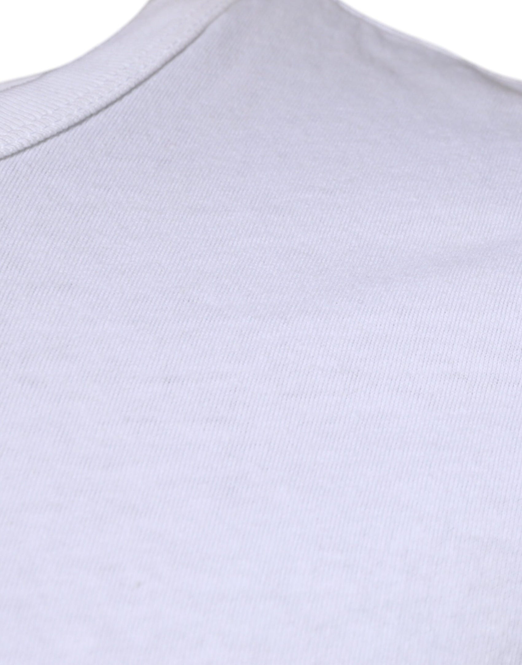 Weißes T-Shirt mit Rundhalsausschnitt und kurzen Ärmeln