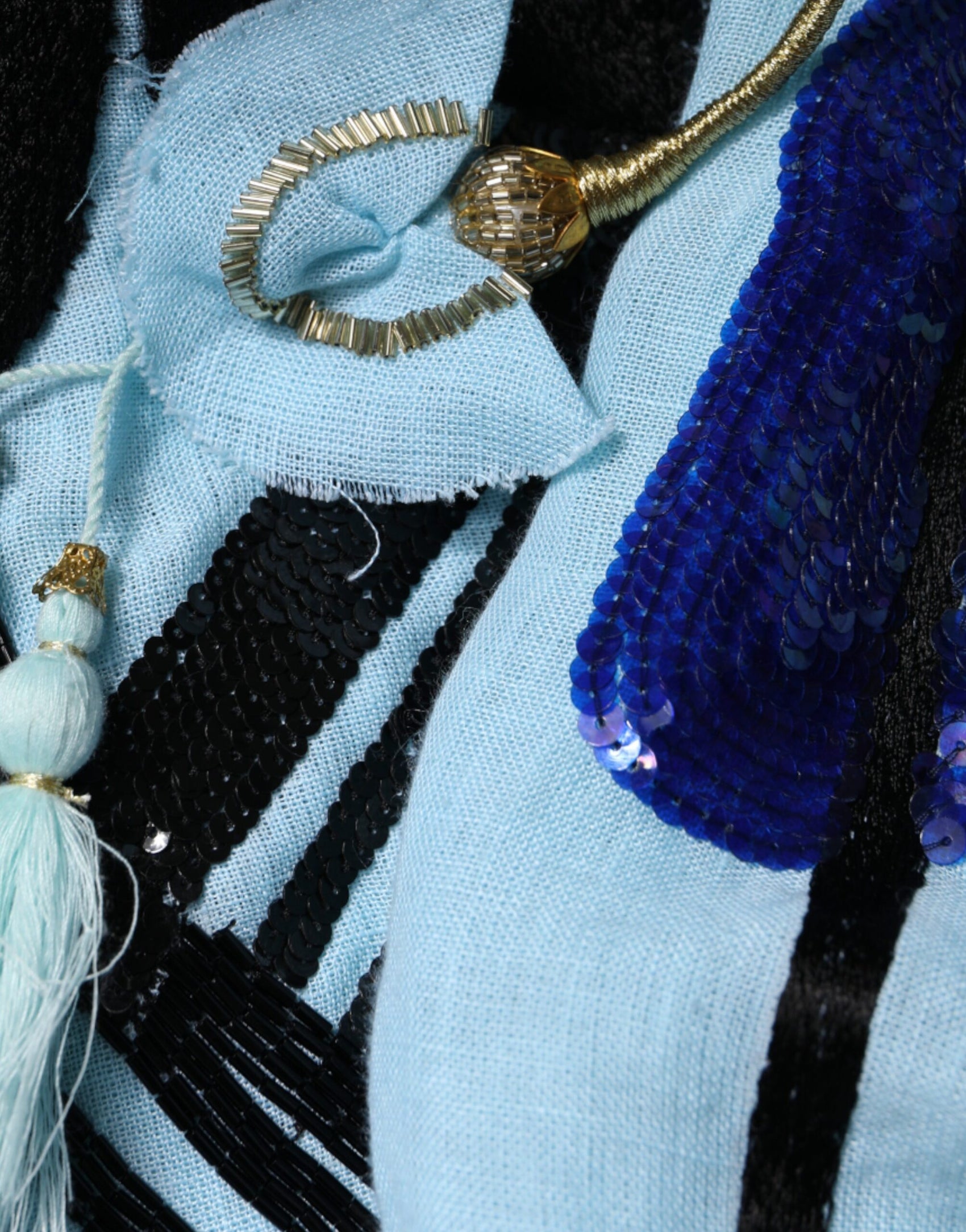 Hellblaues Maxi-Hemdkleid mit Blumenverzierung