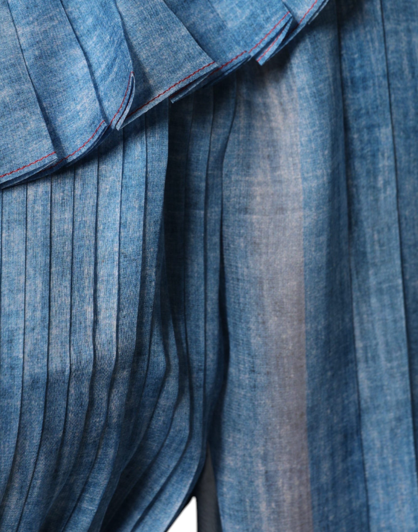 Blaues, mehrlagiges Langarmkleid