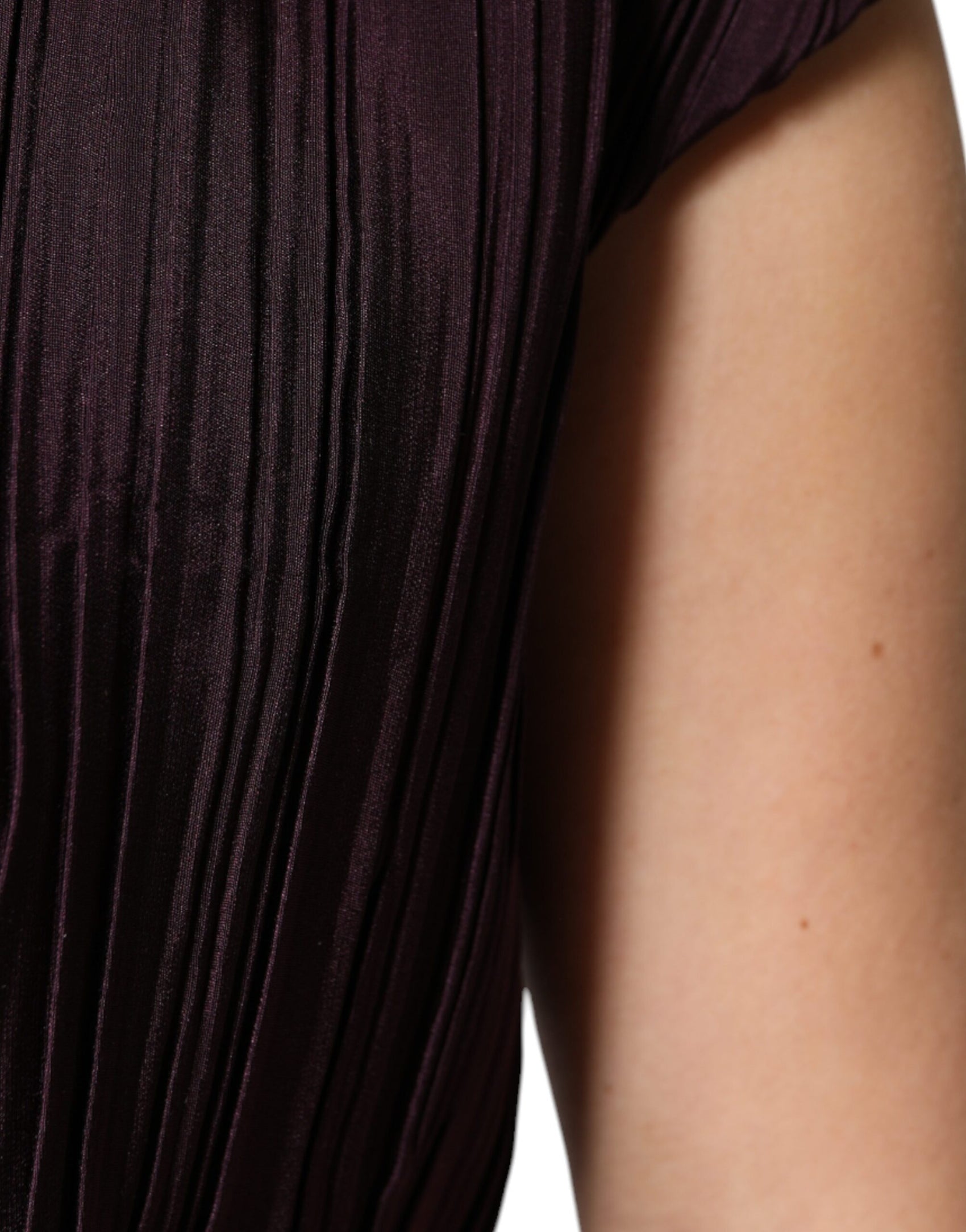 Braunes Maxikleid aus Seide mit kurzen Ärmeln