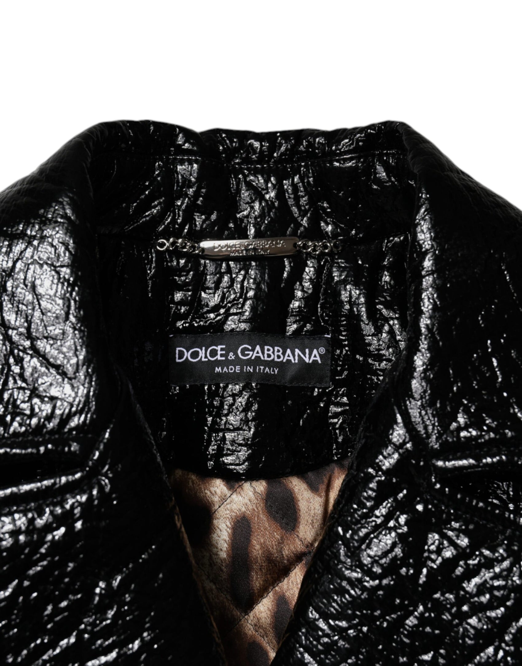 Schwarze kurze Lederjacke mit langen Ärmeln