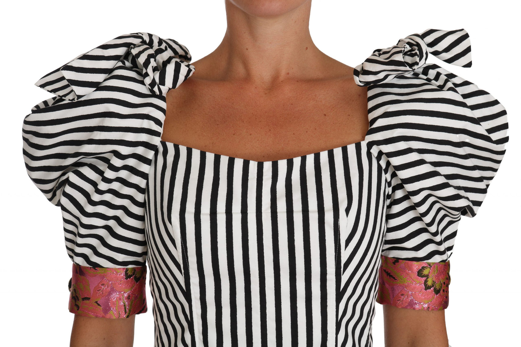 Elegantes kurzes Korsagen-Top mit Kristallknöpfen