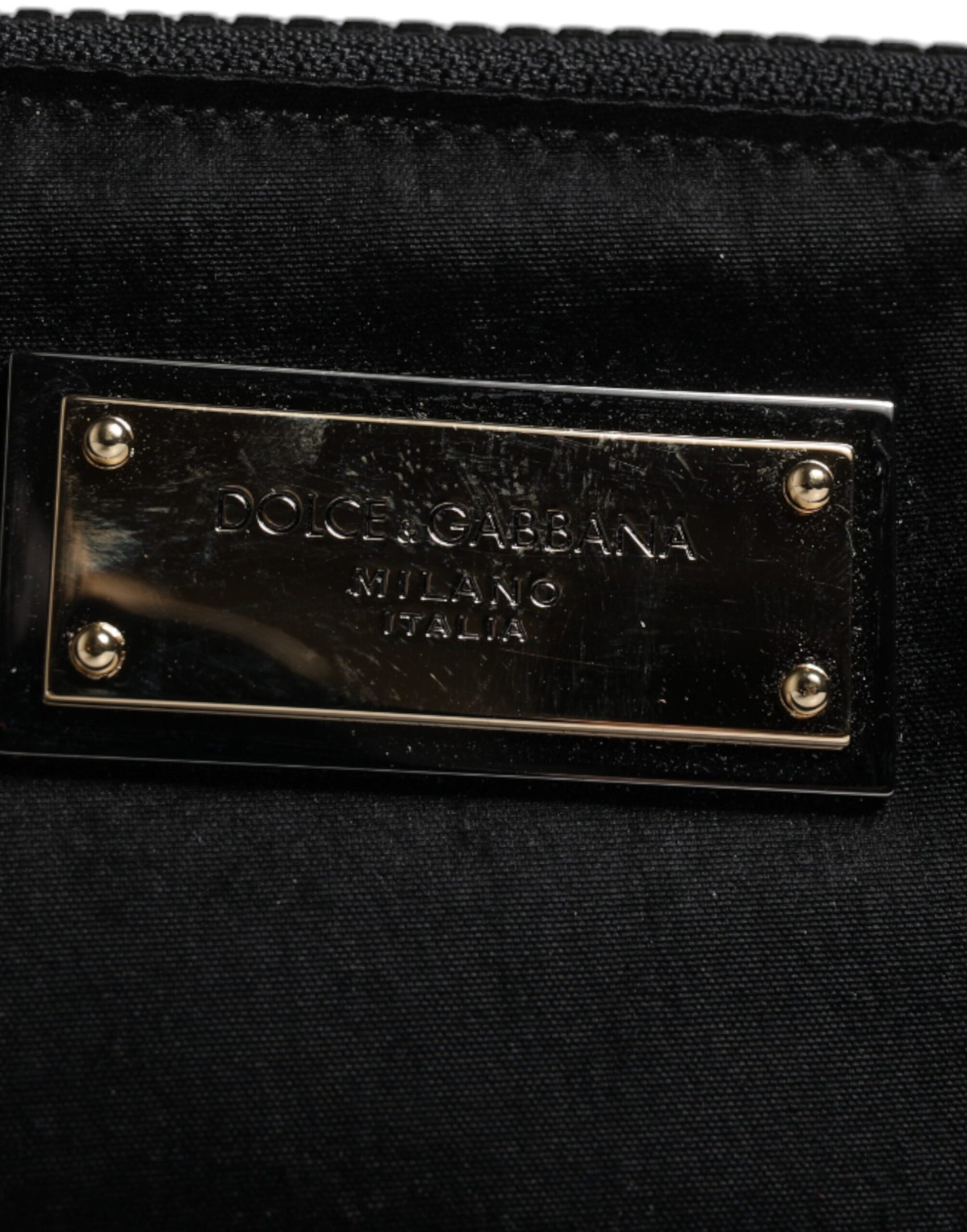 Schwarze Clutch aus Nylon mit Logo-Schild und Schlüsselring
