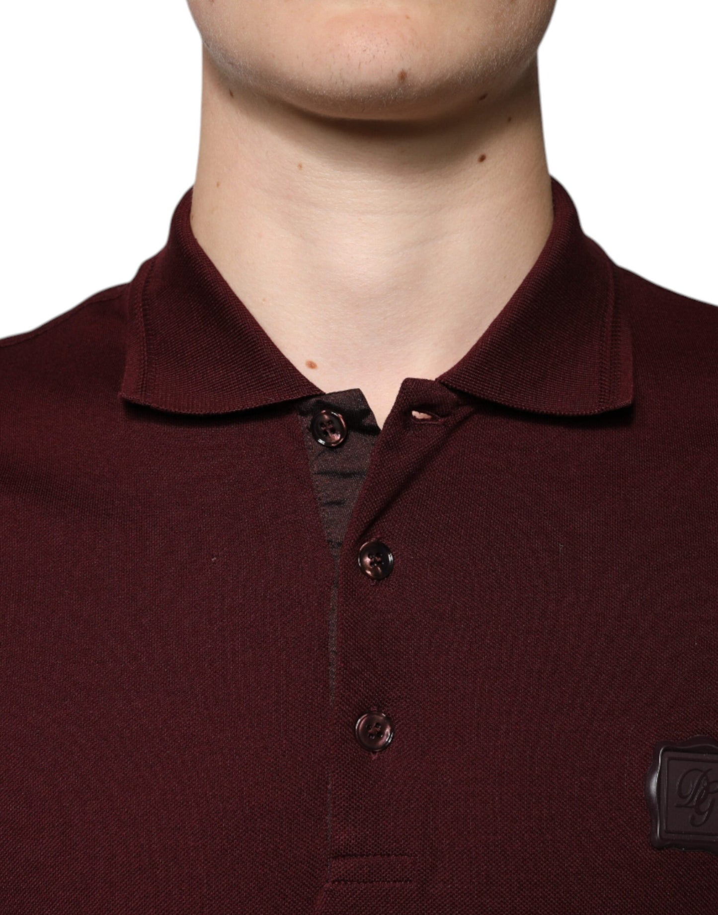 Kastanienbraunes Polo-T-Shirt mit Kragen und kurzen Ärmeln