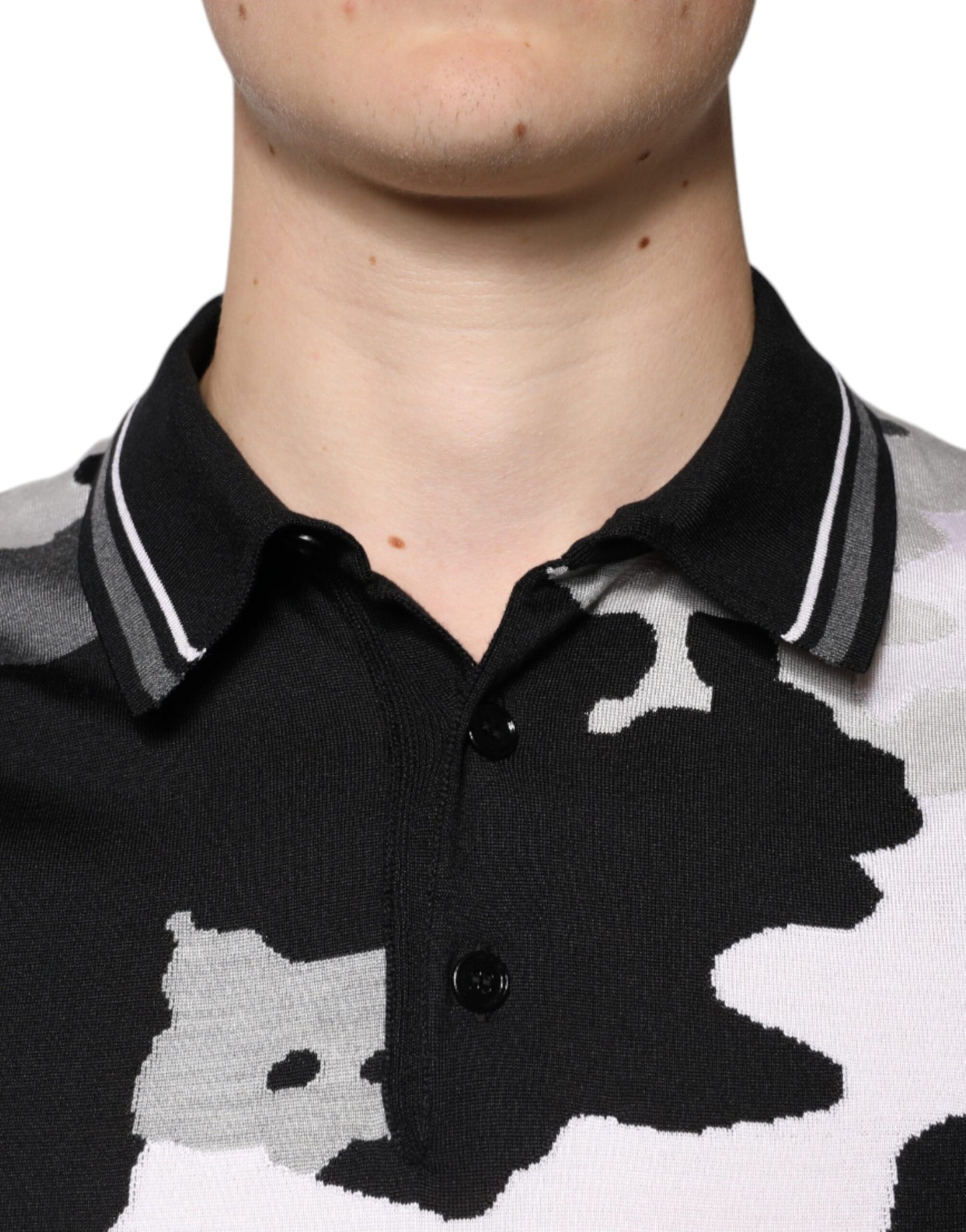 Mehrfarbiges Poloshirt mit Camouflage-Kragen