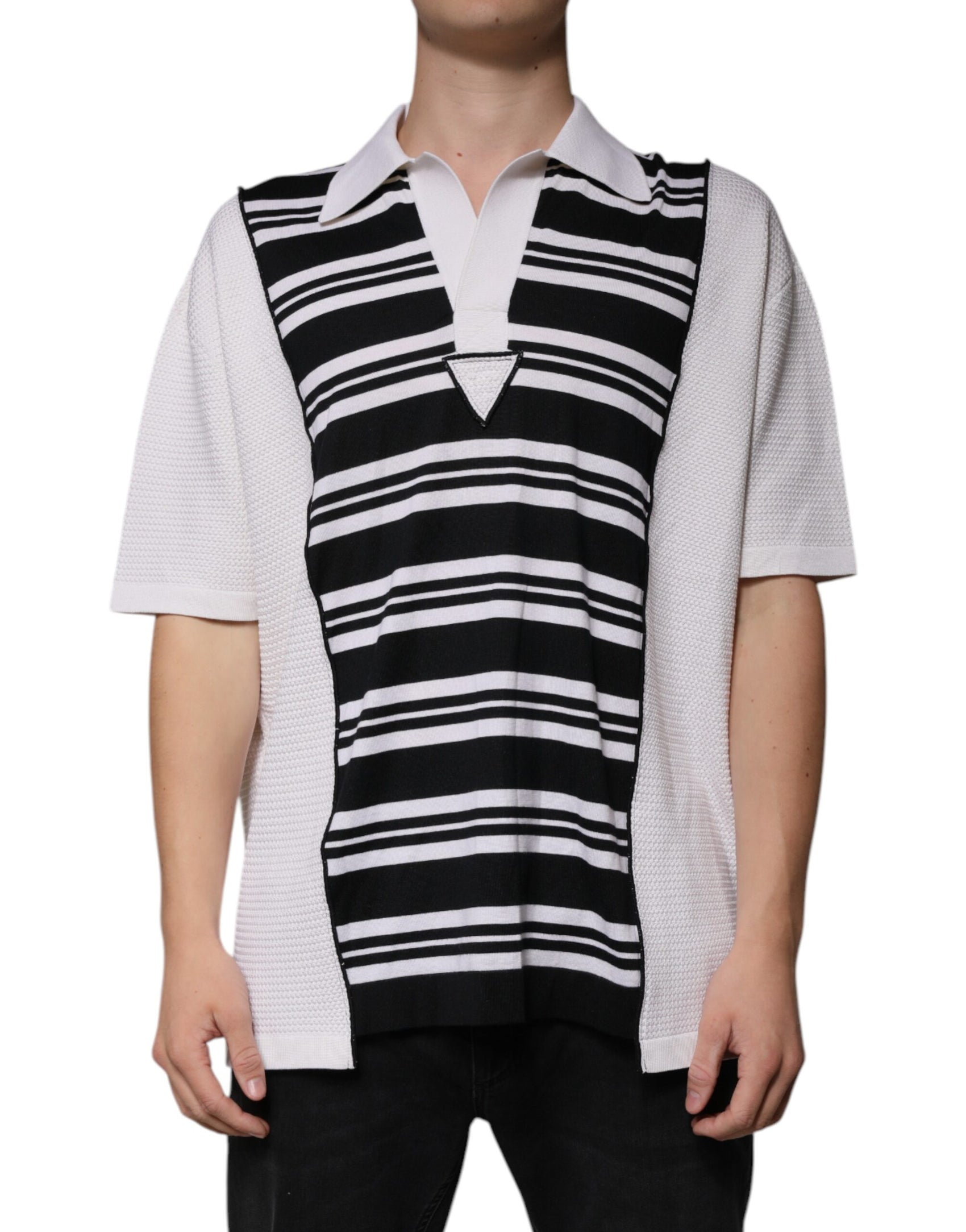 Poloshirt mit Kragen und schwarzen weißen Streifen