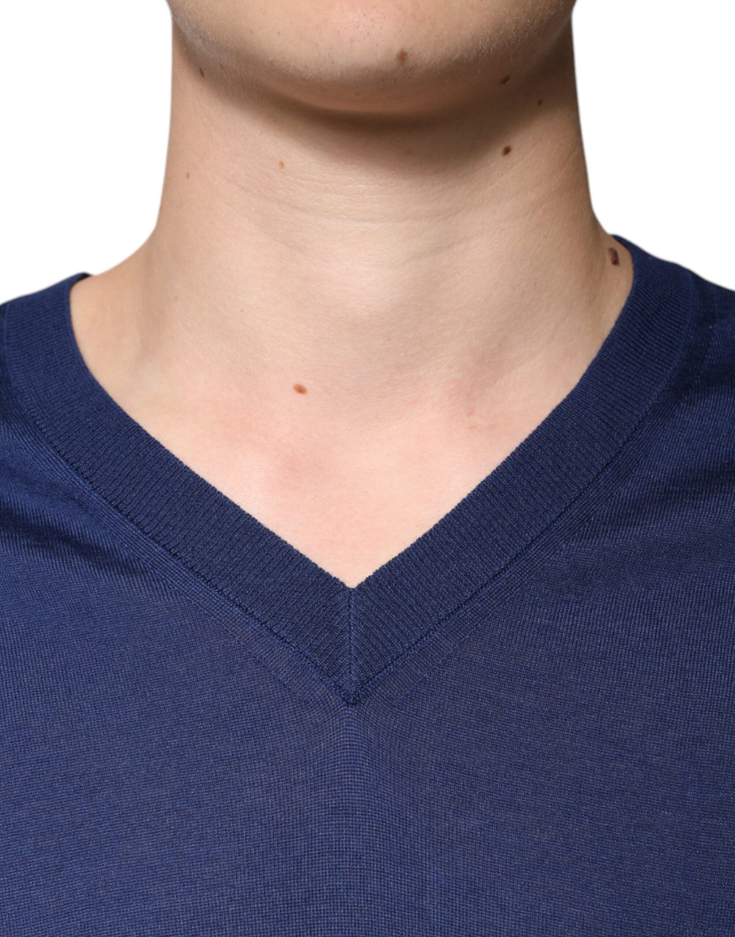 Marineblauer Kaschmirpullover mit V-Ausschnitt