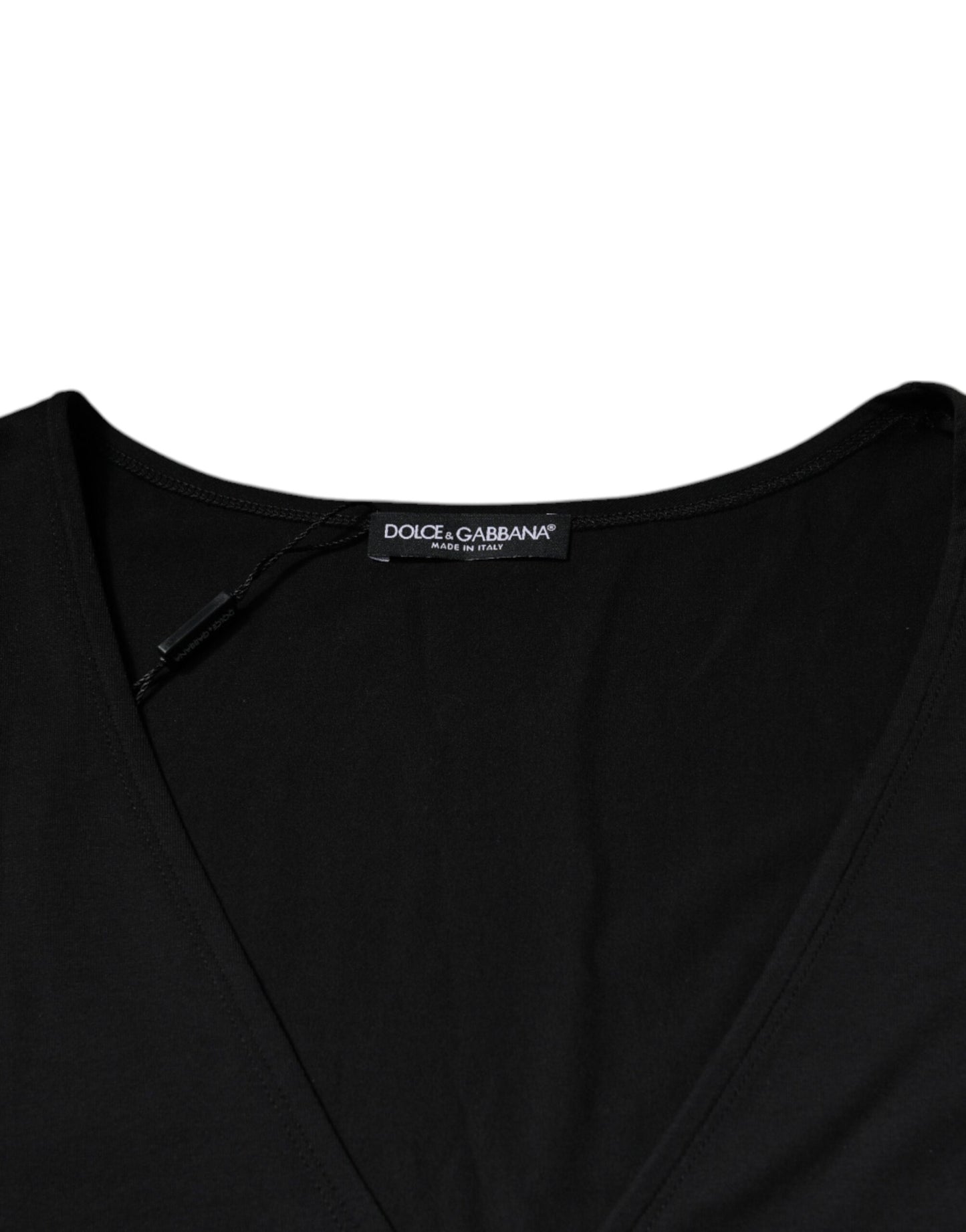 Schwarzes T-Shirt aus Baumwolle mit V-Ausschnitt und kurzen Ärmeln