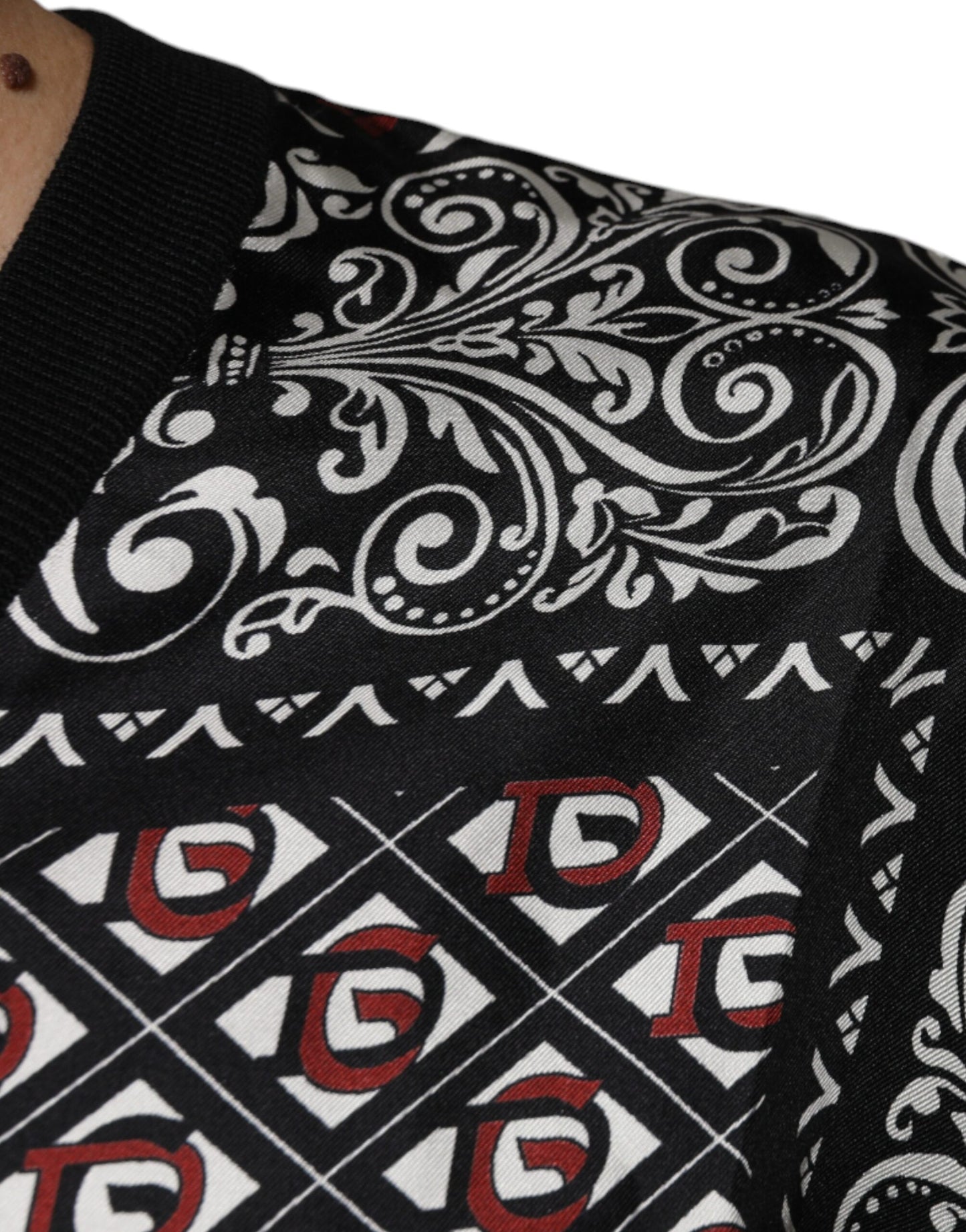 Schwarzer Wollpullover mit V-Ausschnitt und Logo