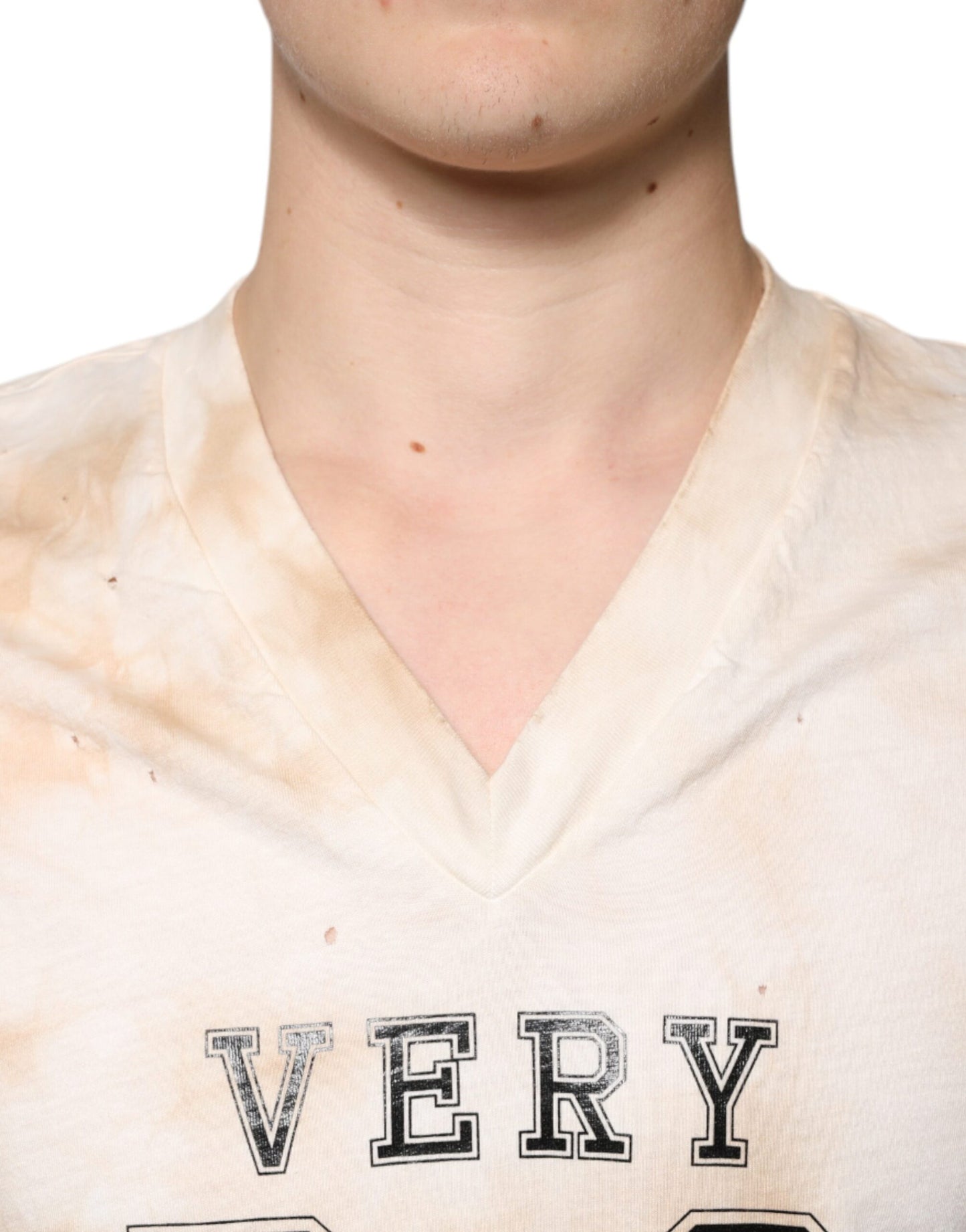 Beiges Baumwoll-T-Shirt mit V-Ausschnitt und grafischem Print