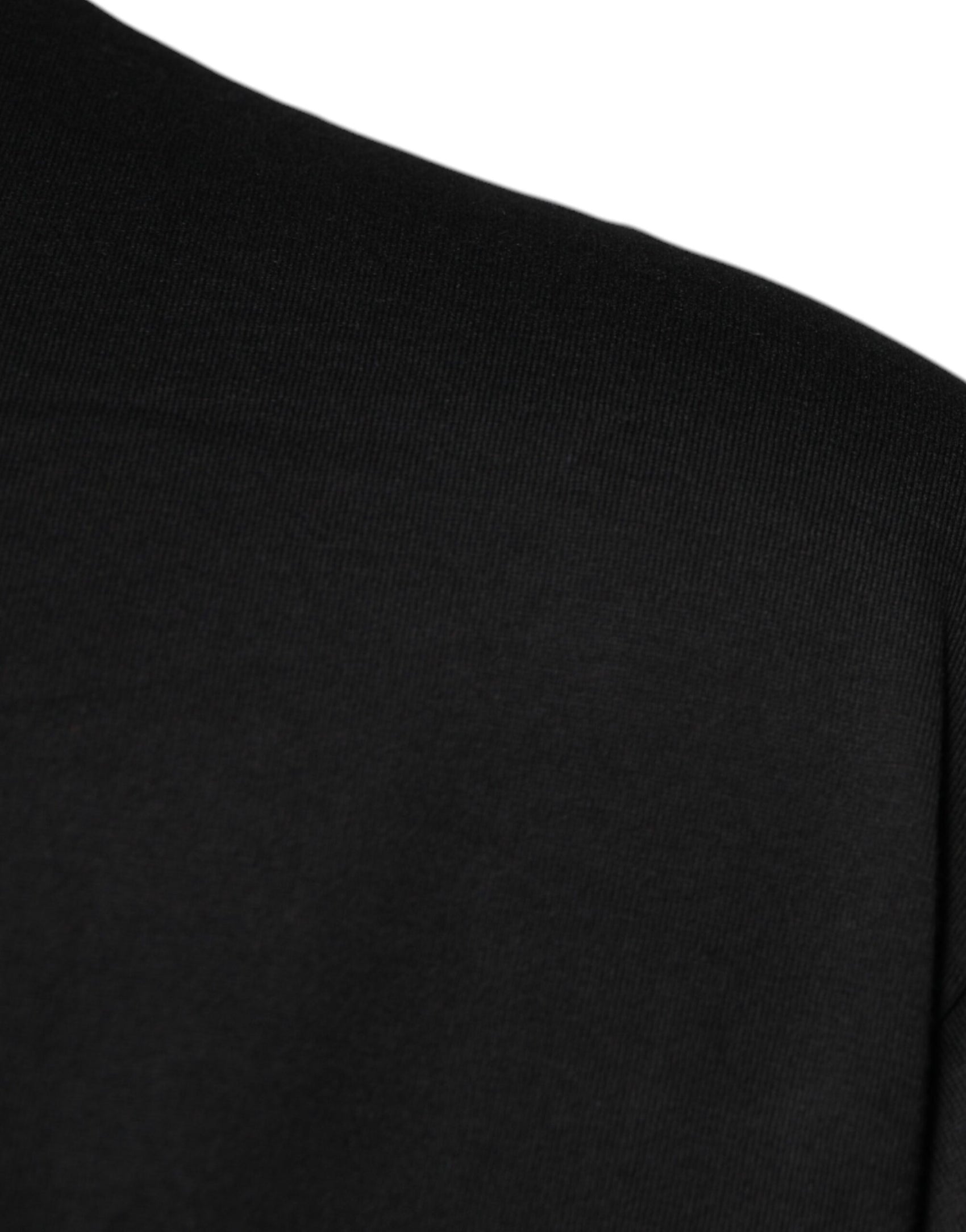 Schwarzes T-Shirt mit Rundhalsausschnitt und kurzen Ärmeln und Logo