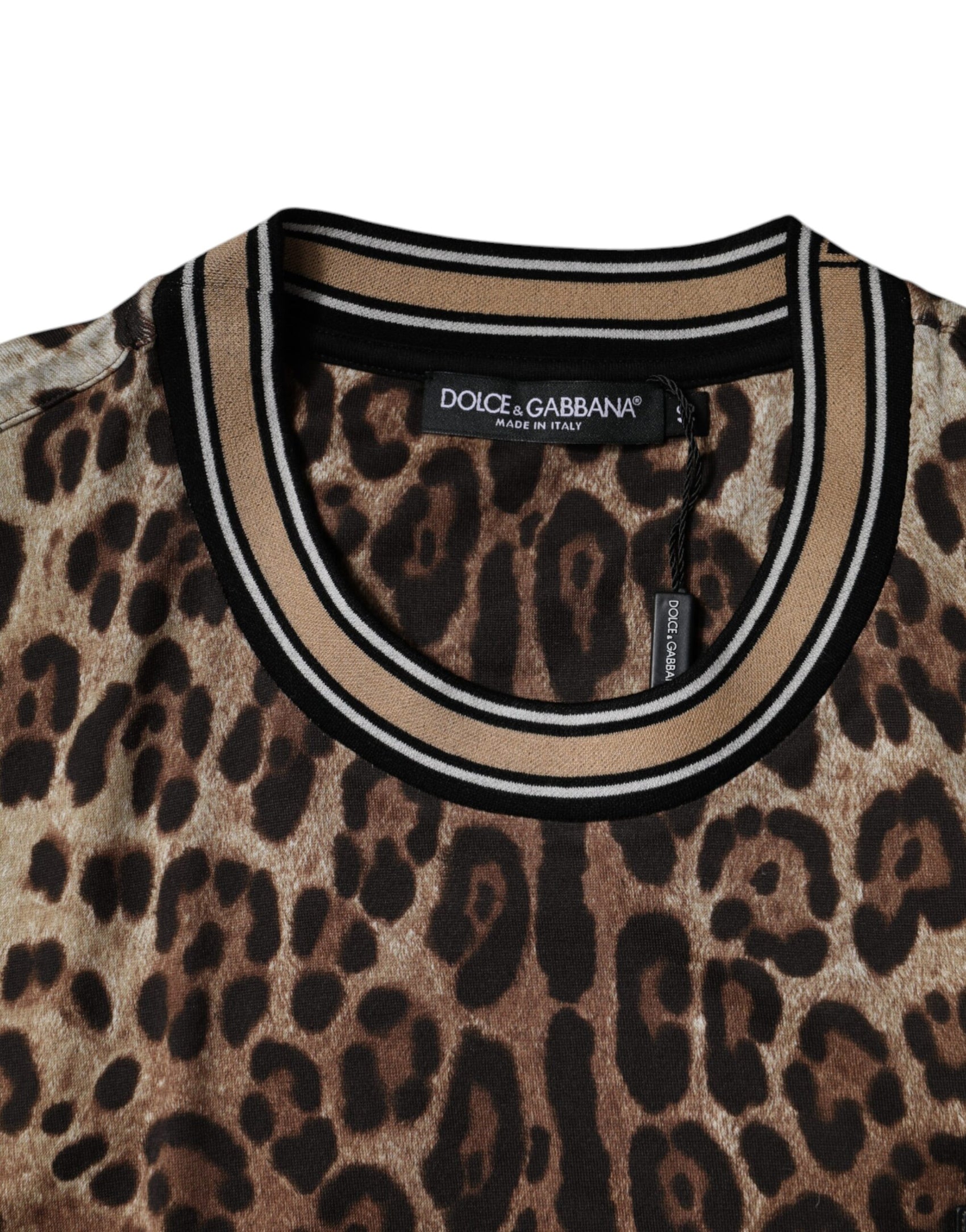 Braunes, kurzärmliges T-Shirt mit Rundhalsausschnitt und Leopardenmuster