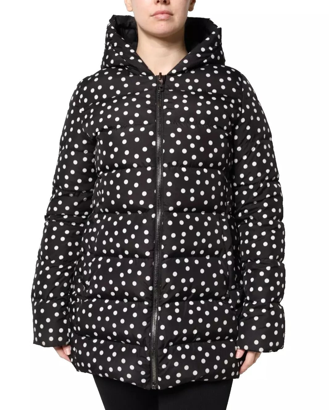 Elegante giacca nera con cappuccio e cerniera completa