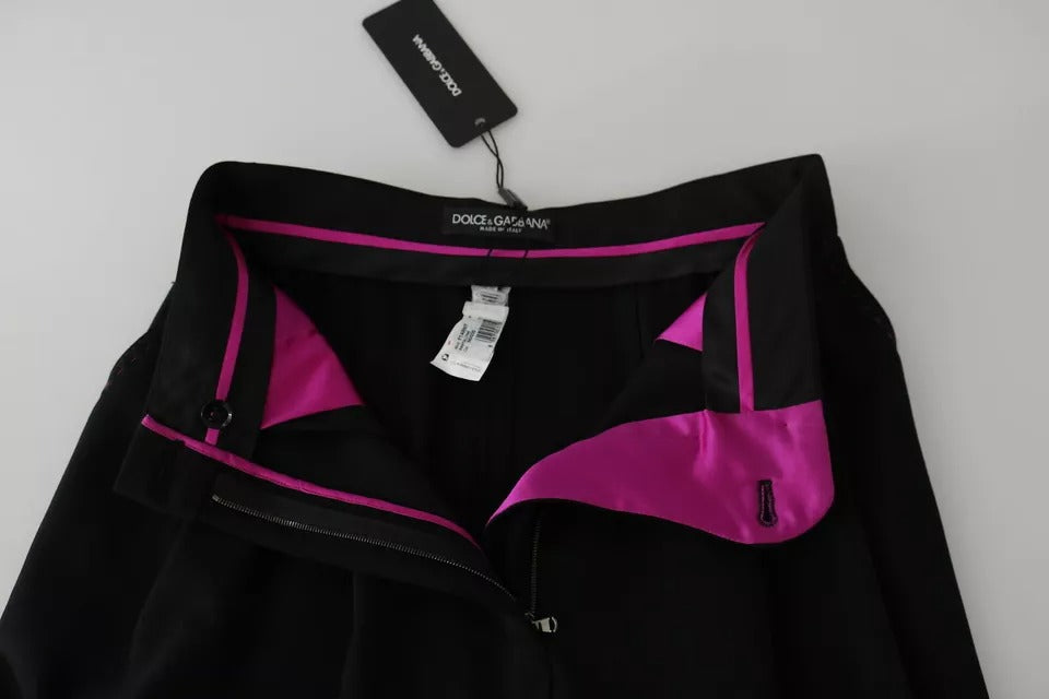 Schwarze, verkürzte Hose aus Wolle mit hoher Taille und Bundfalten vorne