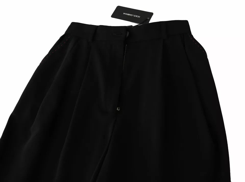 Schwarze, verkürzte Hose aus Wolle mit hoher Taille und Bundfalten vorne