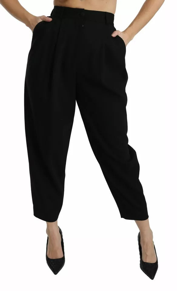 Schwarze, verkürzte Hose aus Wolle mit hoher Taille und Bundfalten vorne