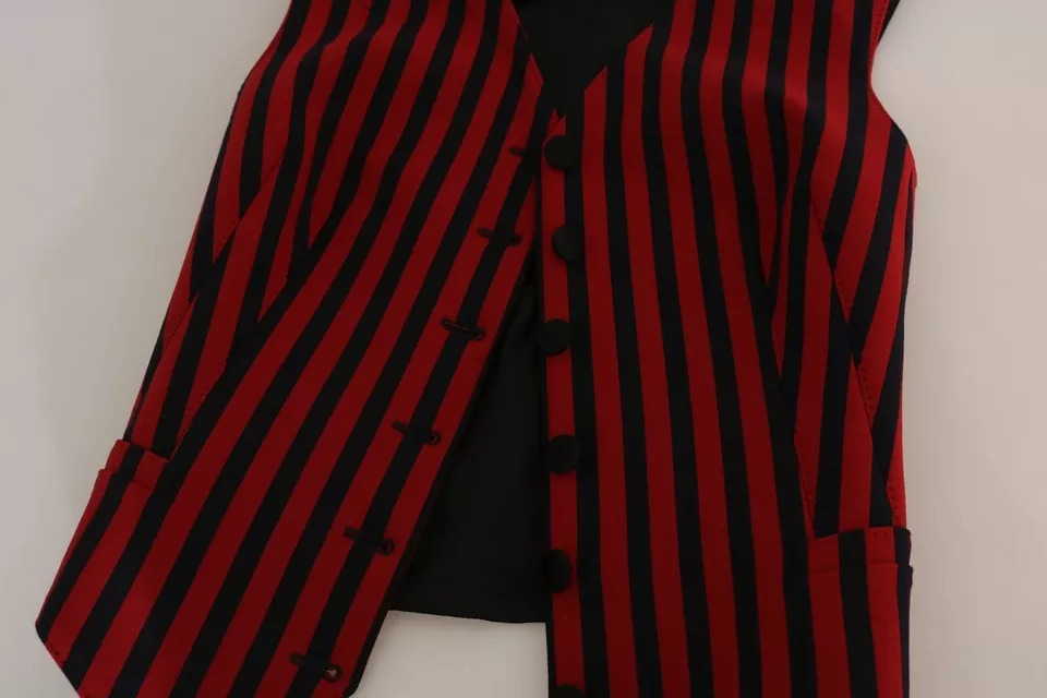 Gilet a righe rosse e nere, camicetta e top