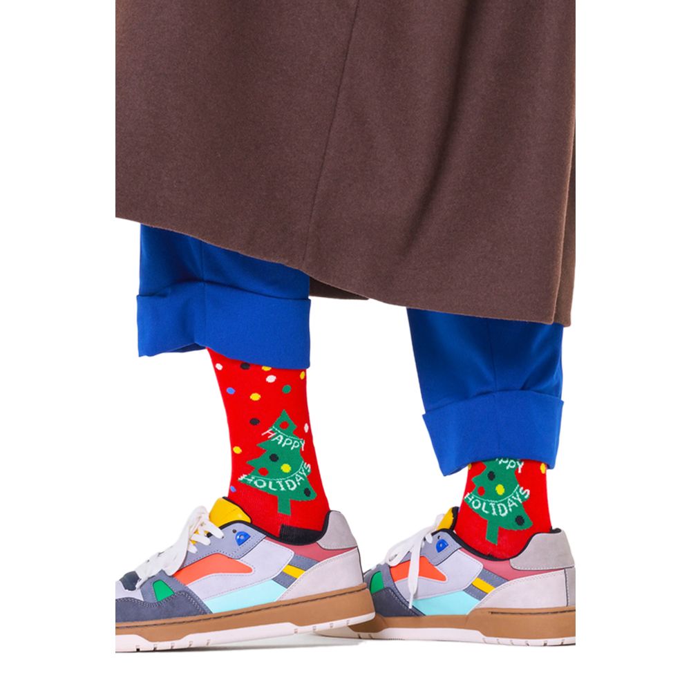 Rote Baumwollstrumpfhose und Socken