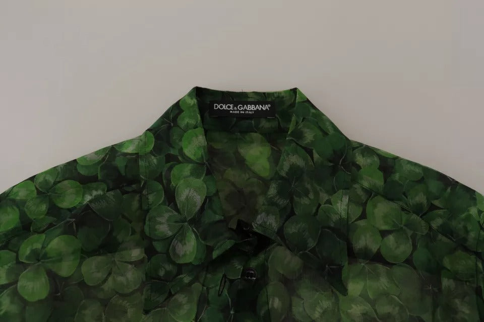 Camicetta con colletto e maniche lunghe con stampa trifoglio verde