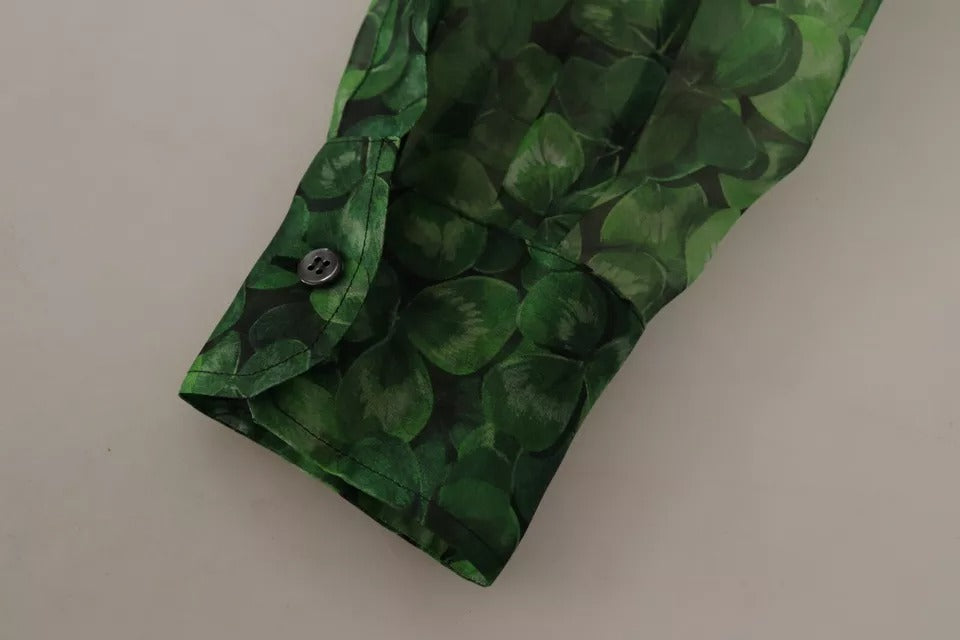 Camicetta con colletto e maniche lunghe con stampa trifoglio verde