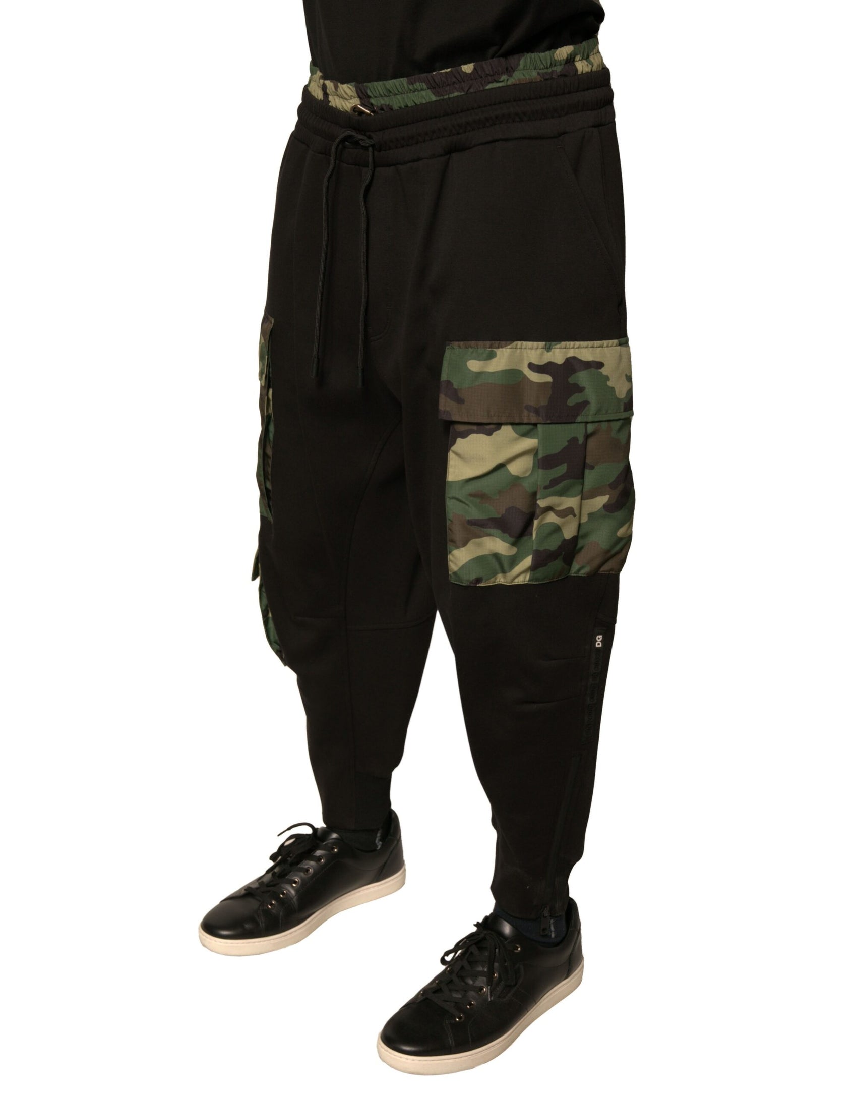Schwarze Jogginghose aus Baumwolle mit Camouflage-Muster