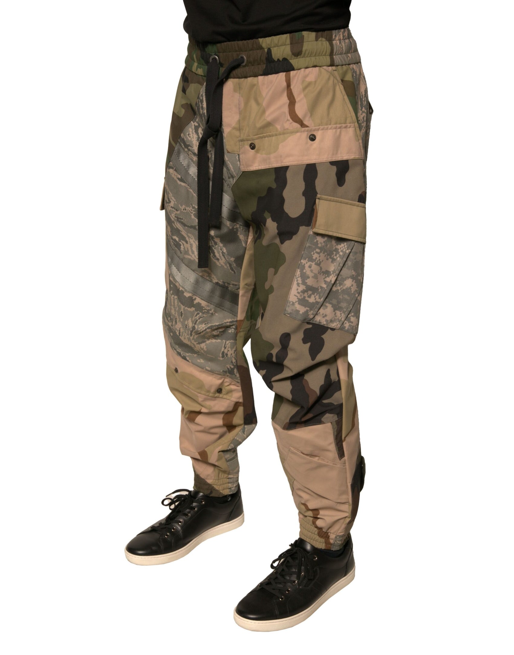 Mehrfarbige Jogginghose mit Camouflage-Muster