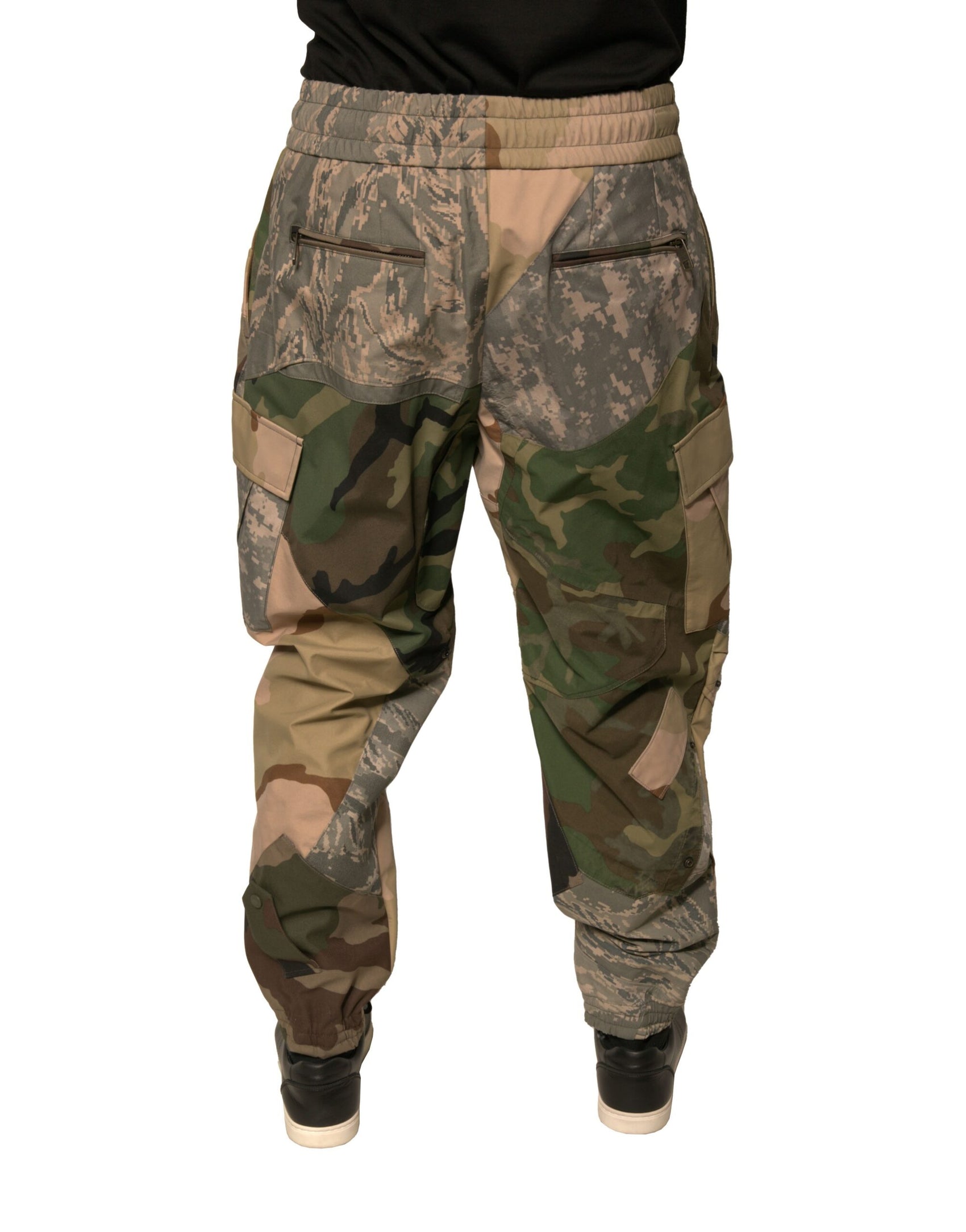 Mehrfarbige Jogginghose mit Camouflage-Muster