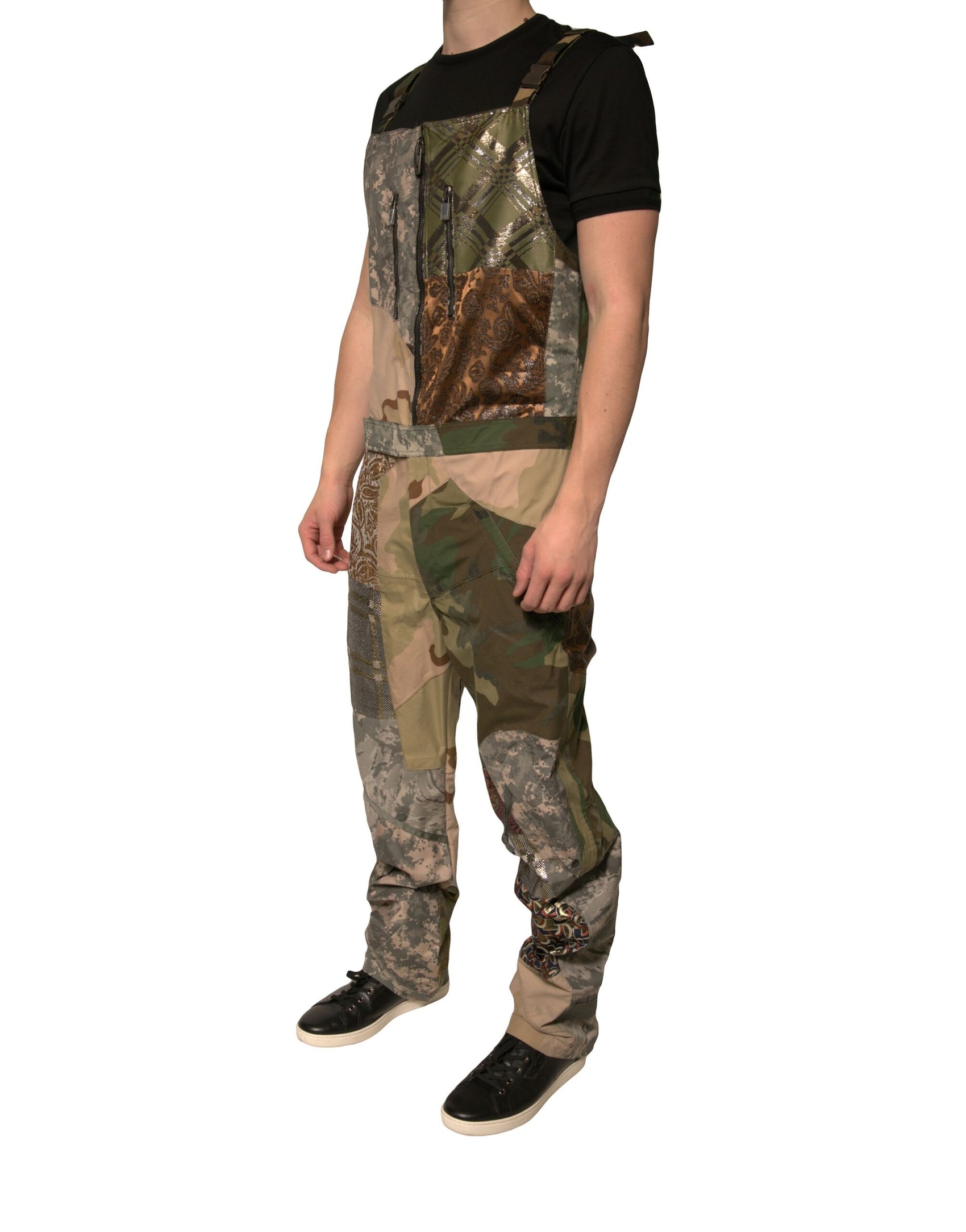 Mehrfarbige Patchwork-Latzhose in Camouflage