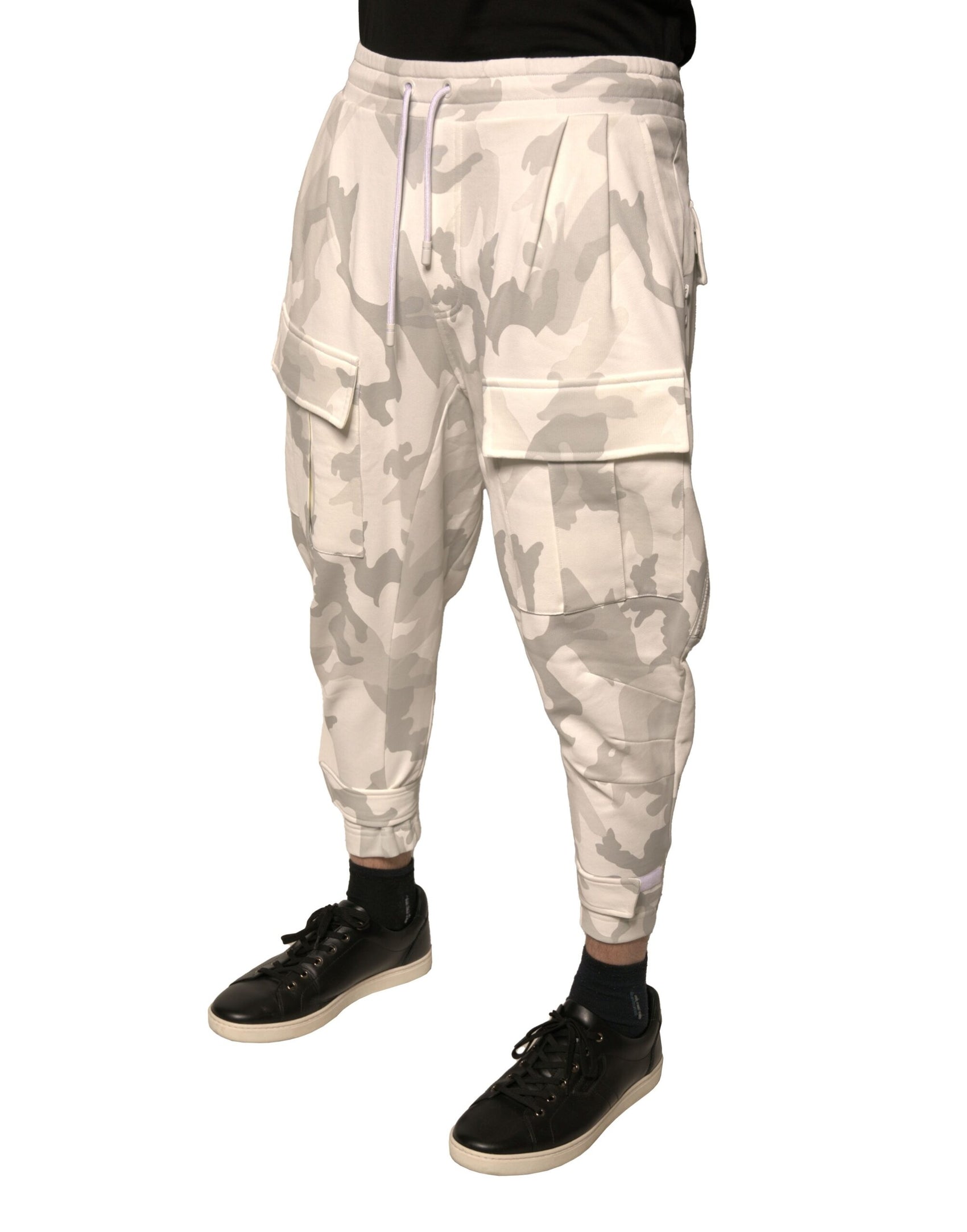 Weiße Cargo-Jogginghose mit Camouflage-Muster