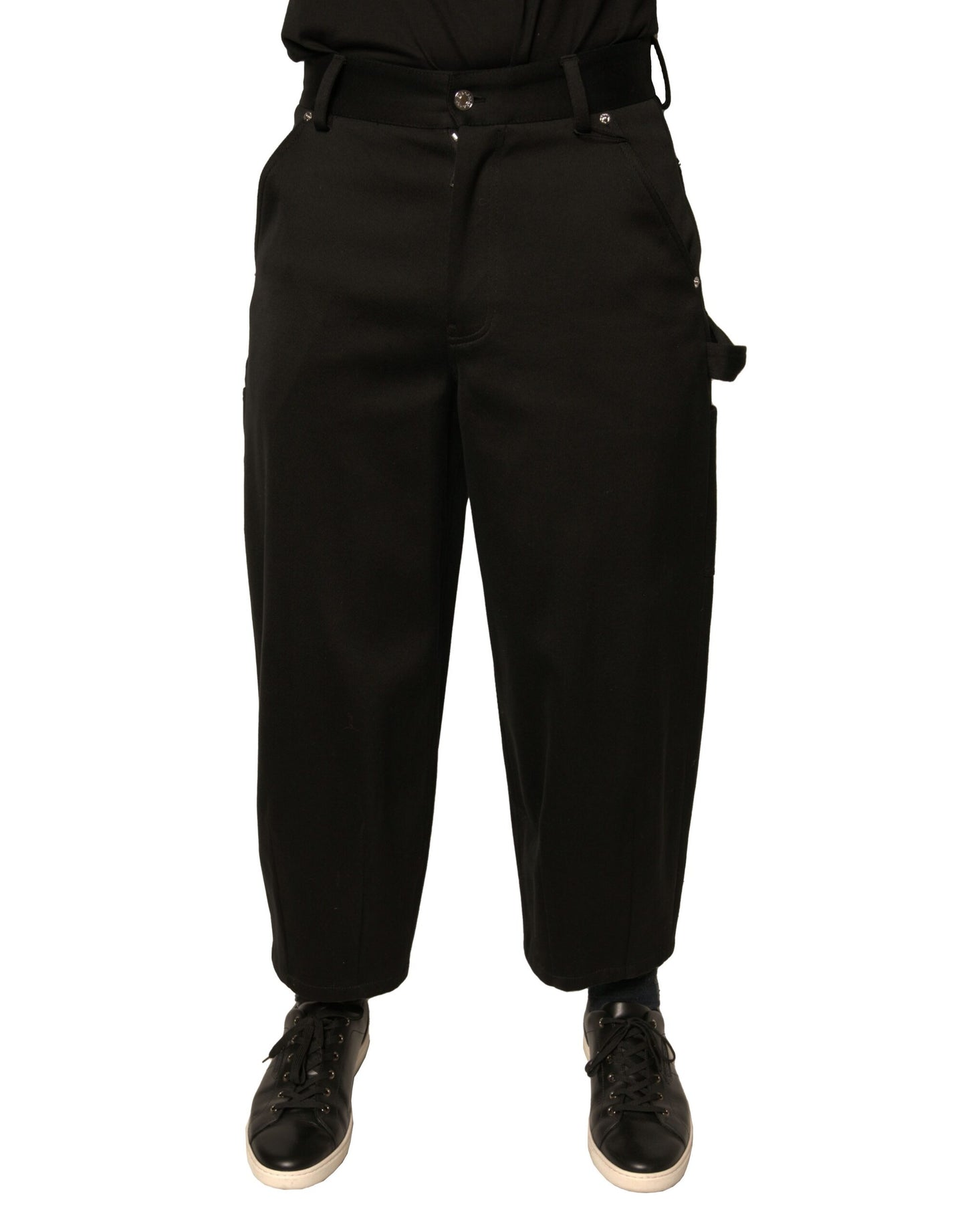 Schwarze, verkürzte Hose aus Baumwolle mit mittlerer Taille