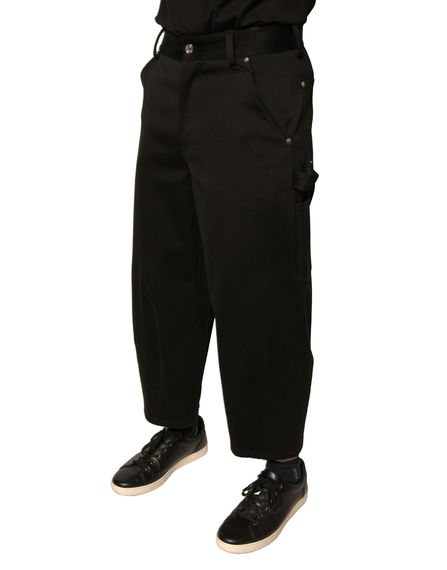 Schwarze, verkürzte Hose aus Baumwolle mit mittlerer Taille