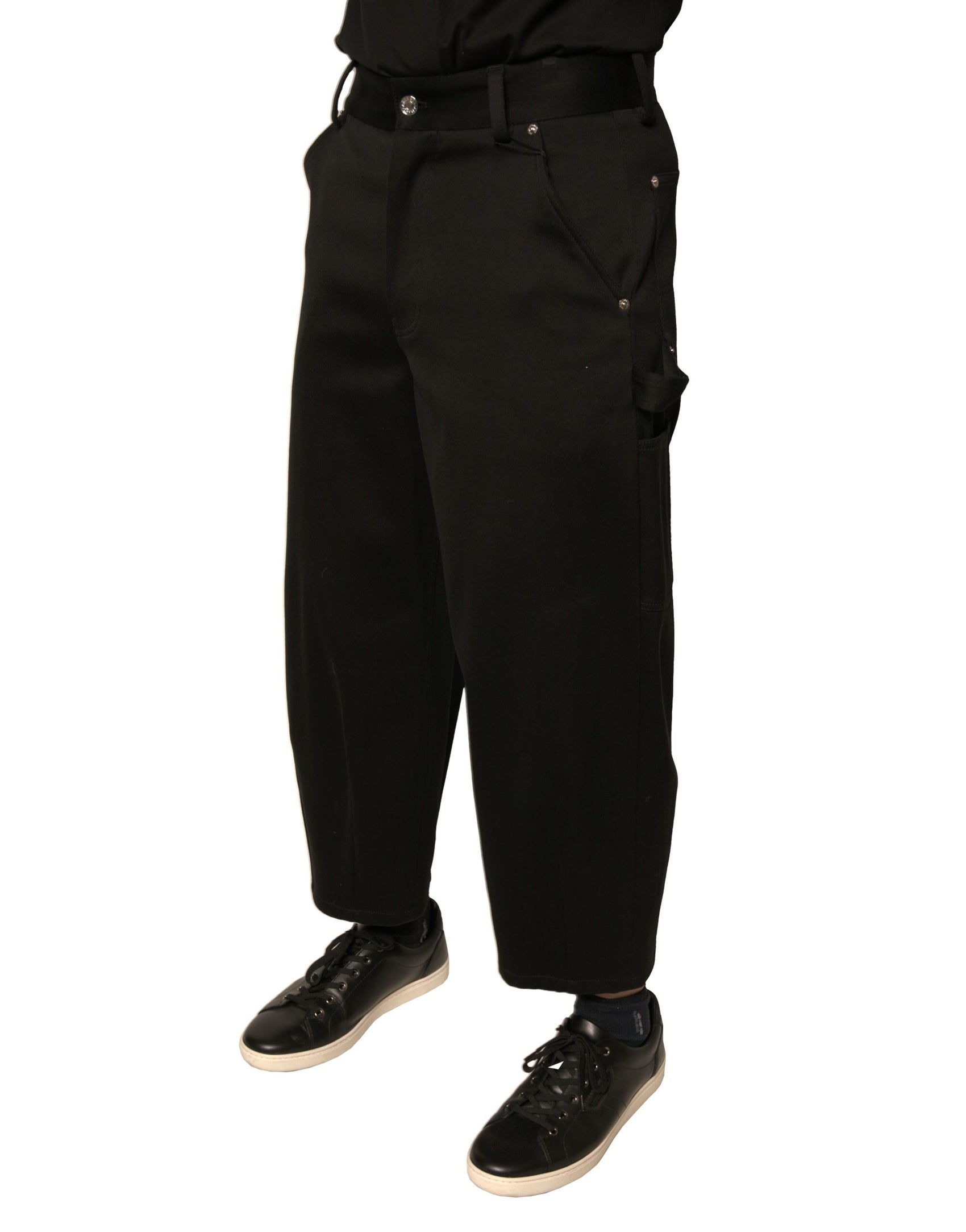 Schwarze, verkürzte Hose aus Baumwolle mit mittlerer Taille