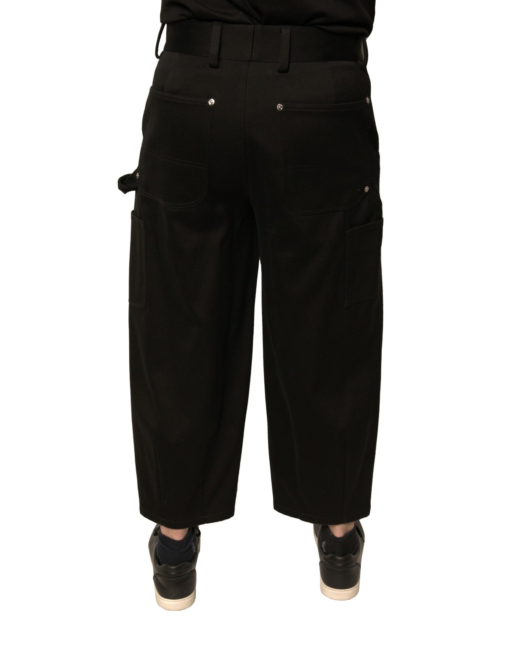 Schwarze, verkürzte Hose aus Baumwolle mit mittlerer Taille