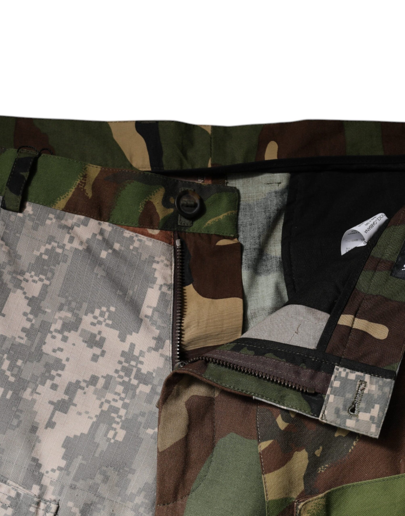 Mehrfarbige Cargohose mit Patchwork-Camouflage