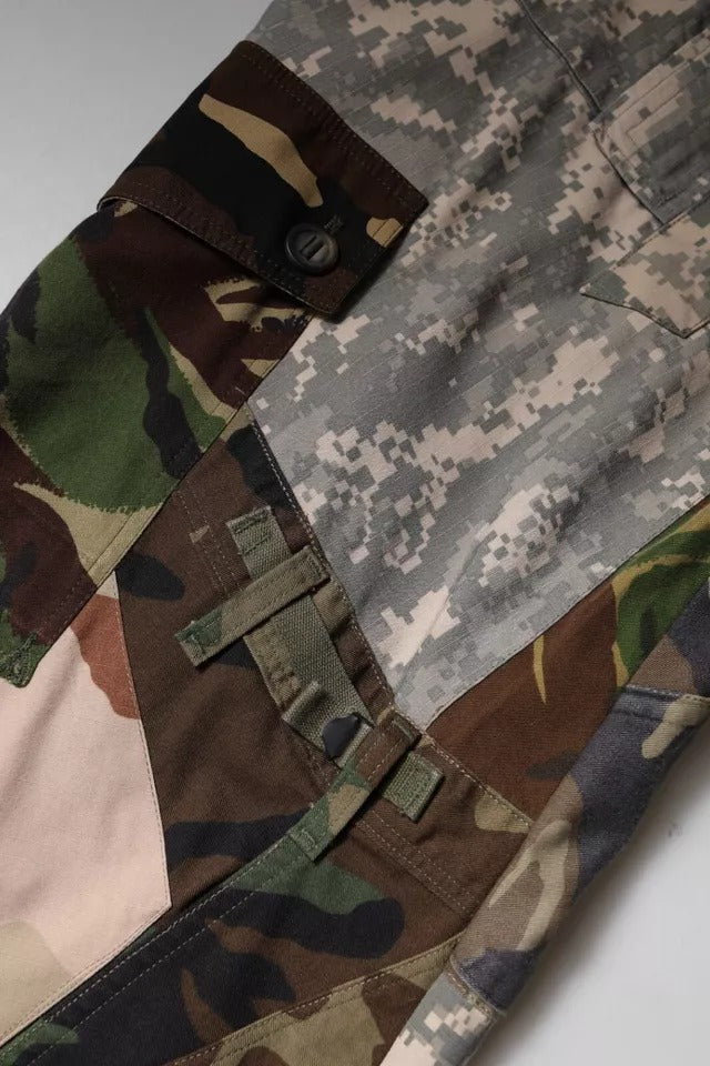 Mehrfarbige Cargohose mit Patchwork-Camouflage