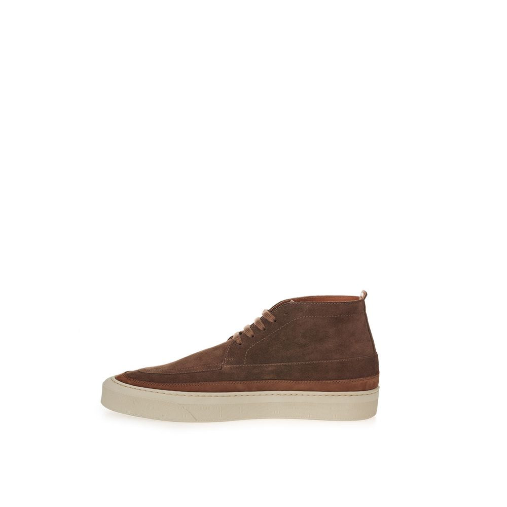 Eleganti sneakers in pelle scamosciata color marrone intenso