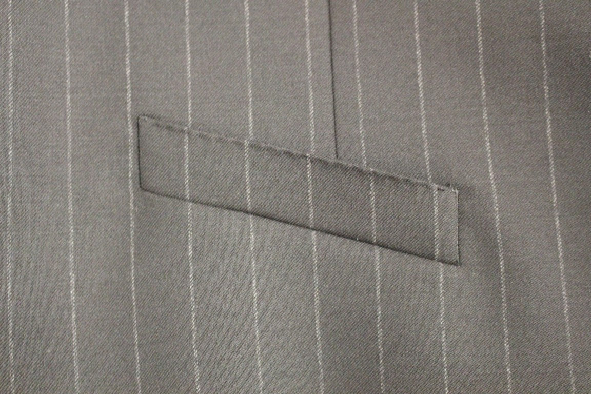 Elegante schwarz gestreifte Wollweste