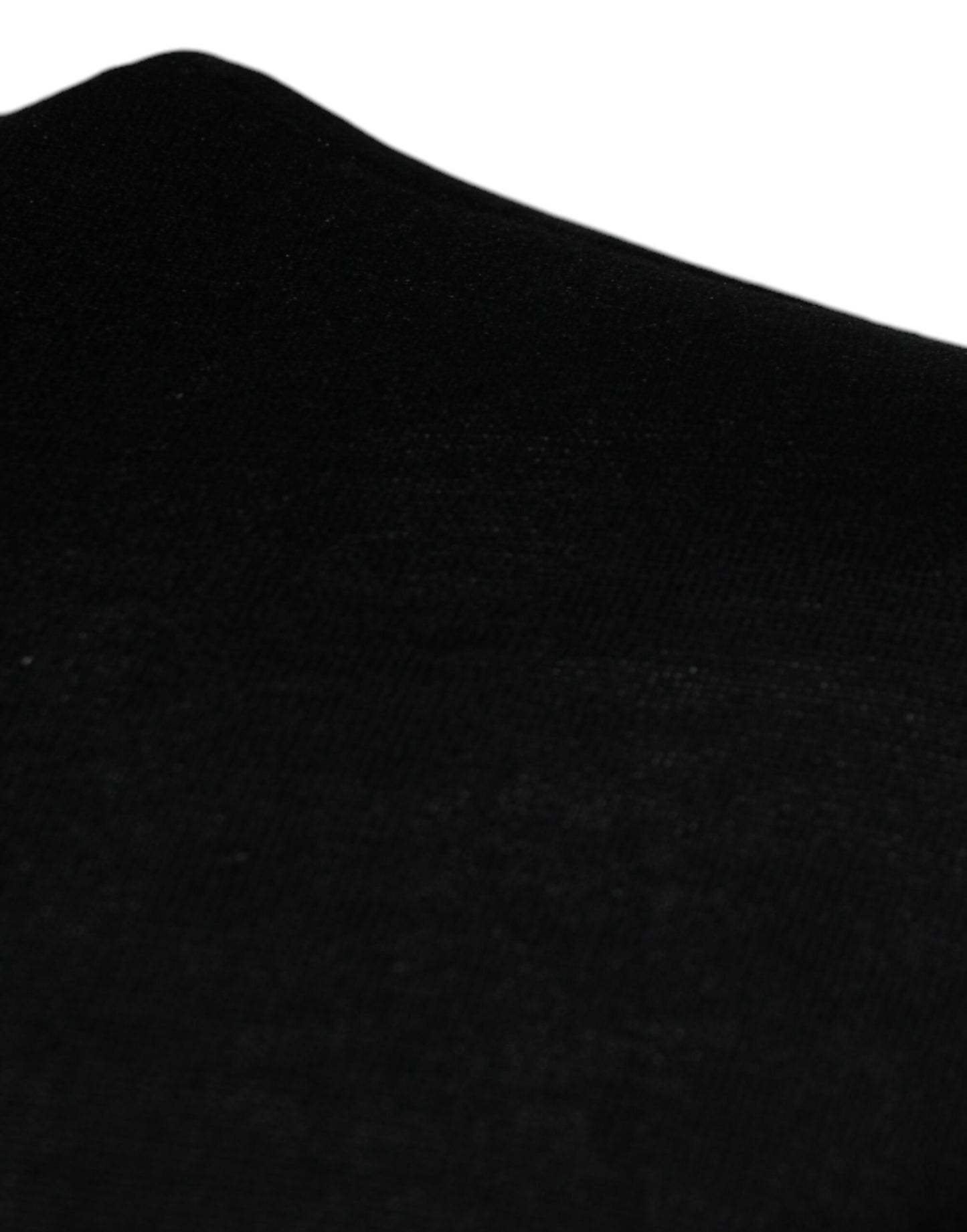 Schwarz-weißer Seidenpullover mit Rundhalsausschnitt und Gitarre