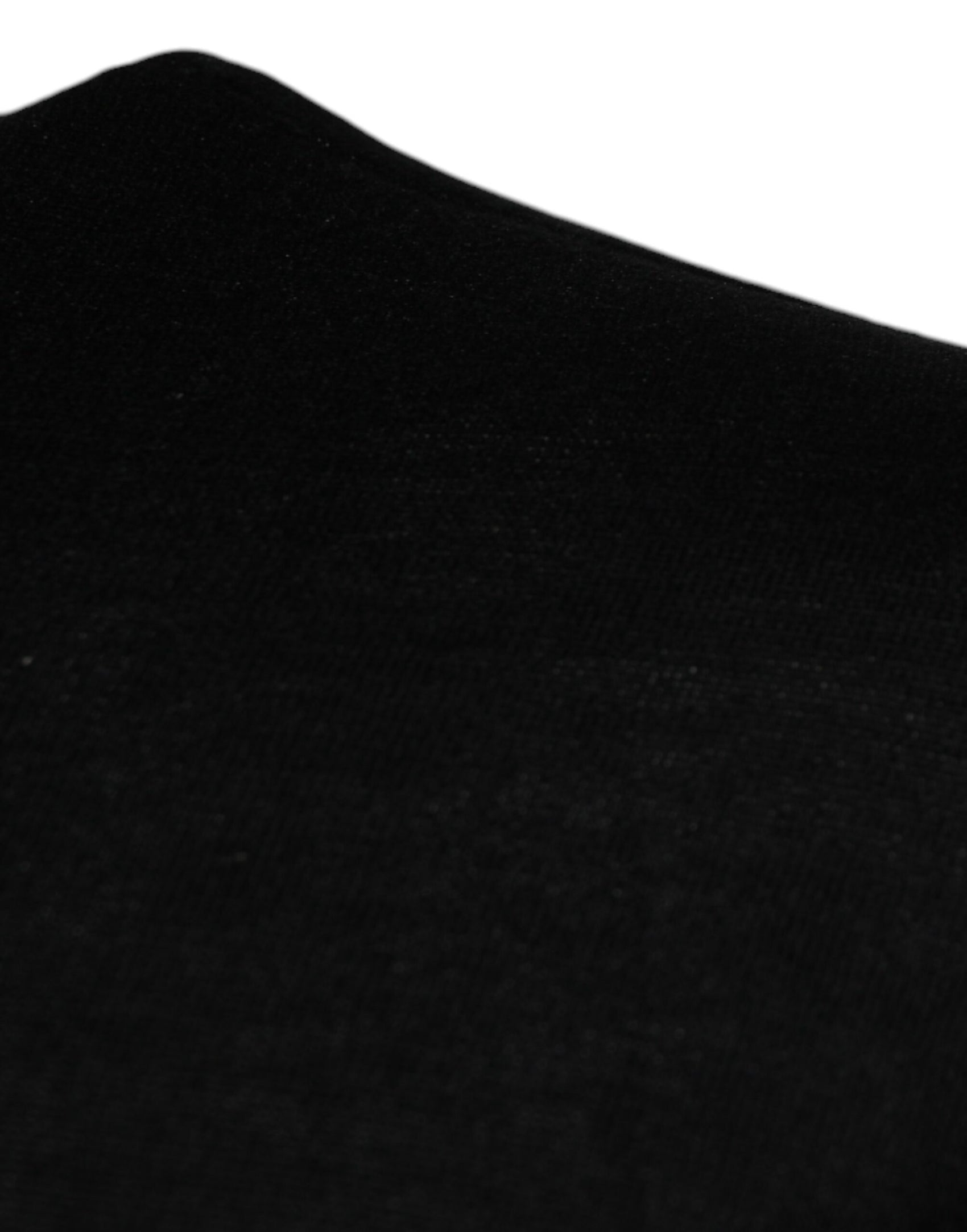 Schwarz-weißer Seidenpullover mit Rundhalsausschnitt und Gitarre