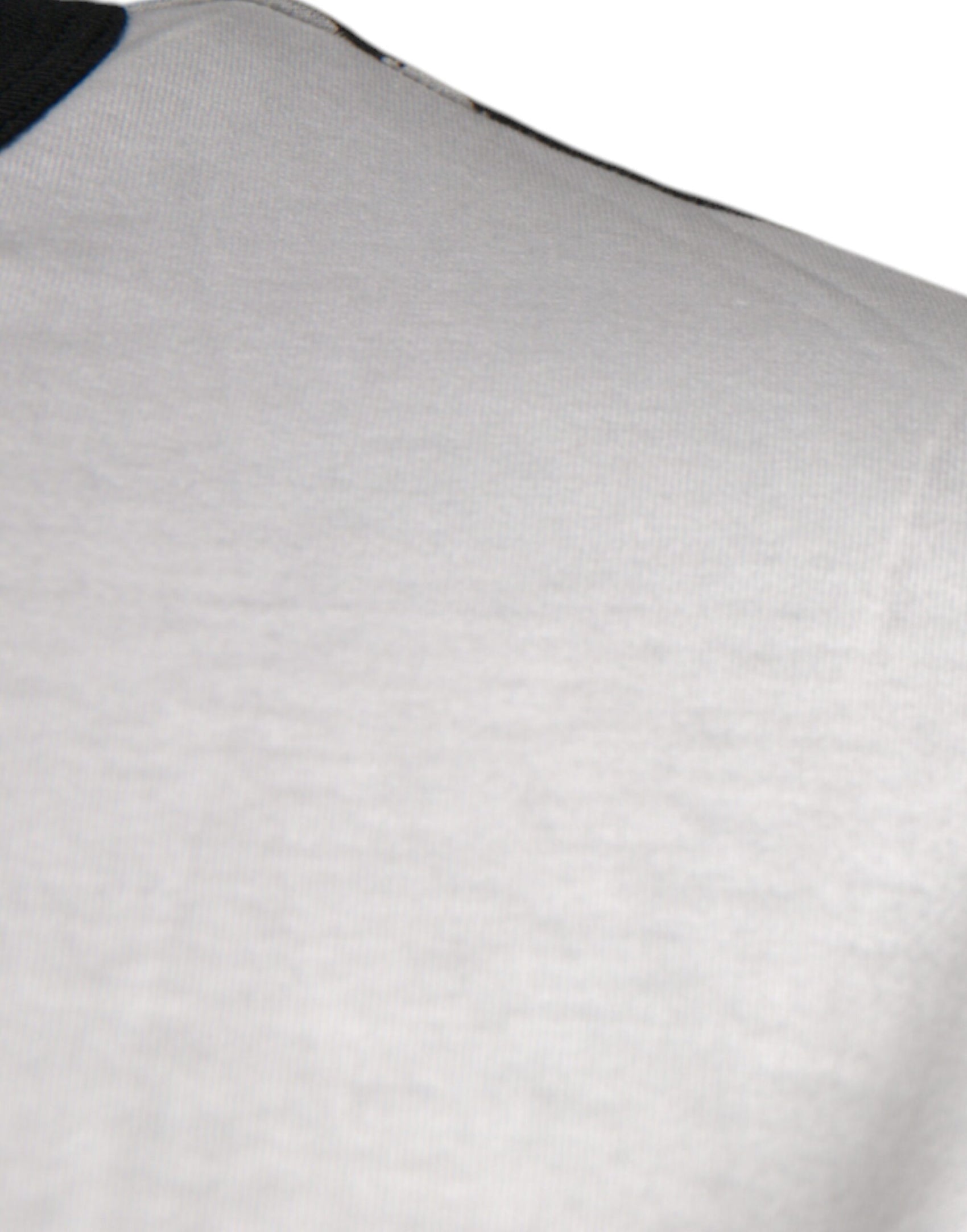Mehrfarbiges T-Shirt mit Rundhalsausschnitt und Camouflage-Muster