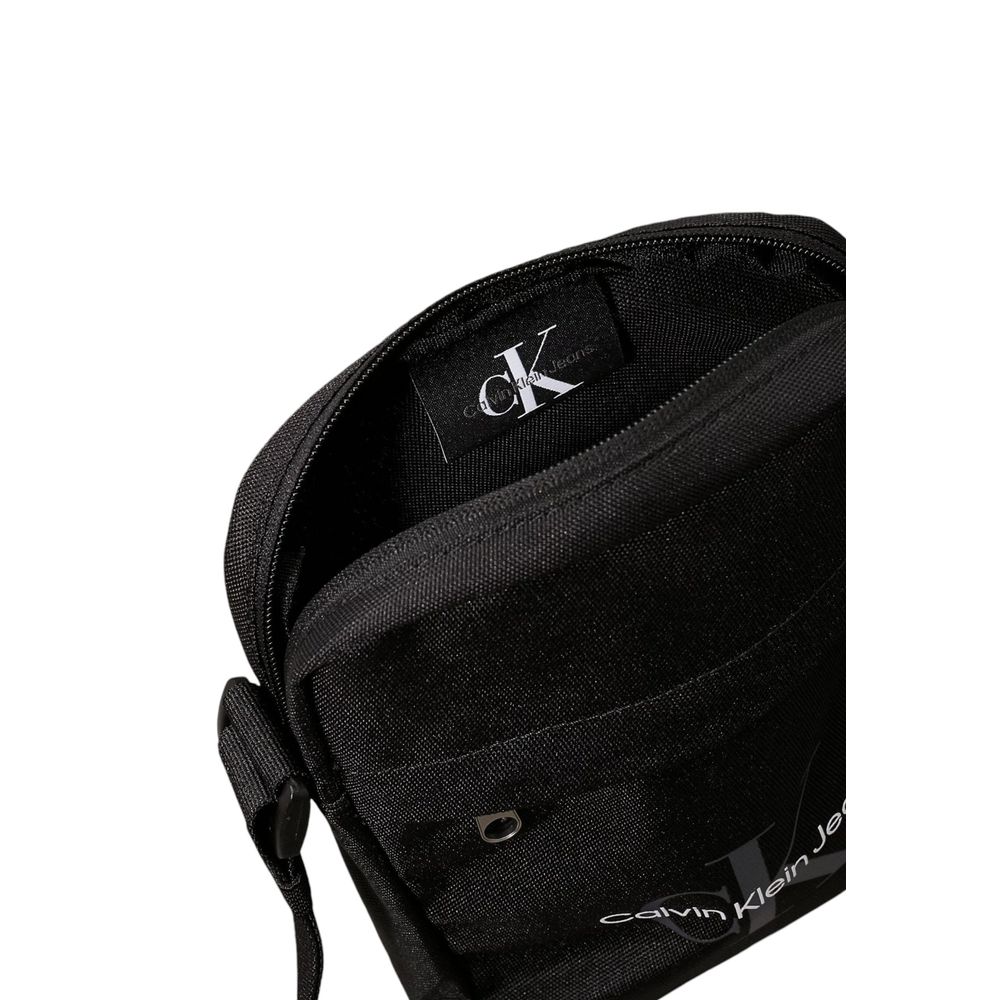 Schwarze Messenger Bag aus recyceltem Polyester