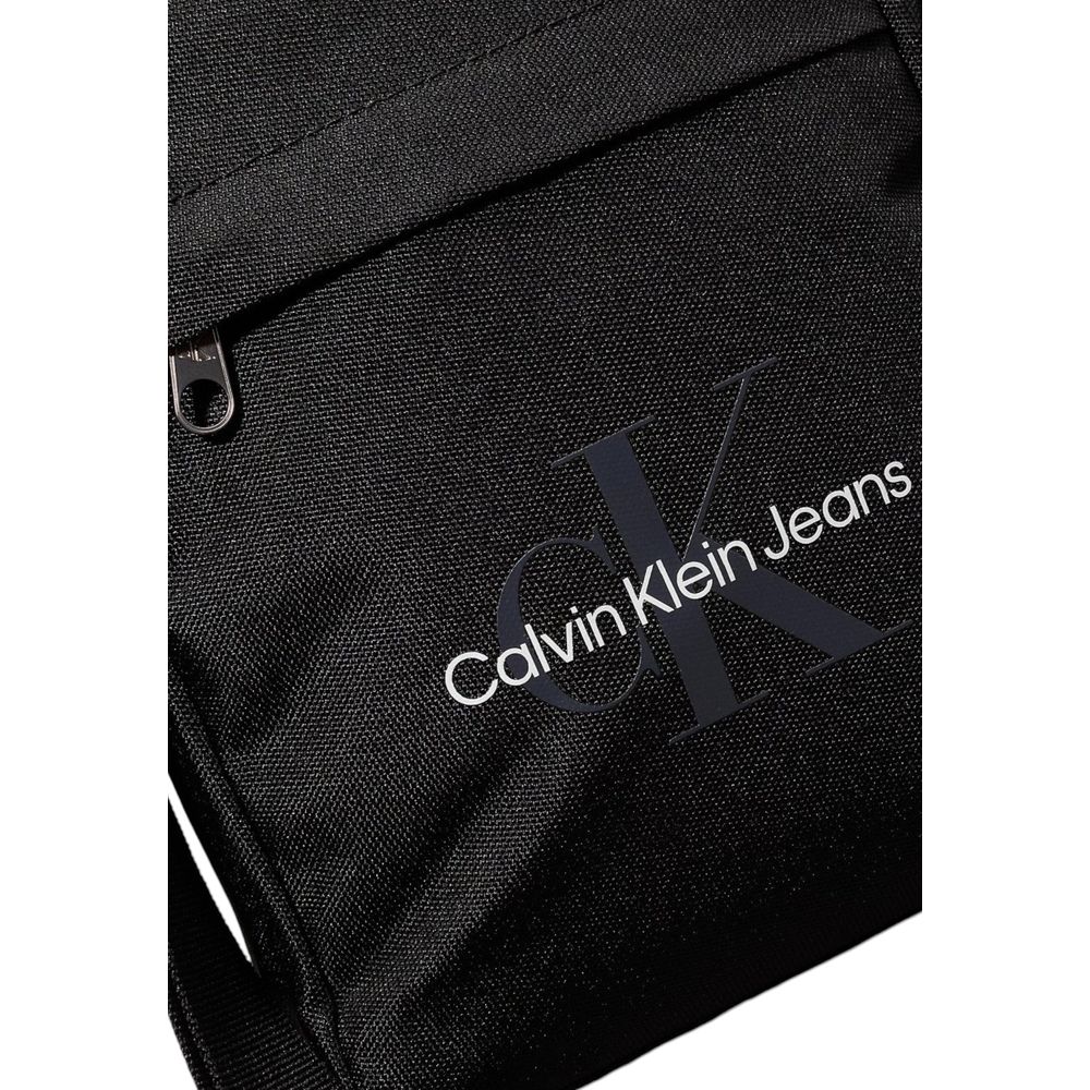 Schwarze Messenger Bag aus recyceltem Polyester